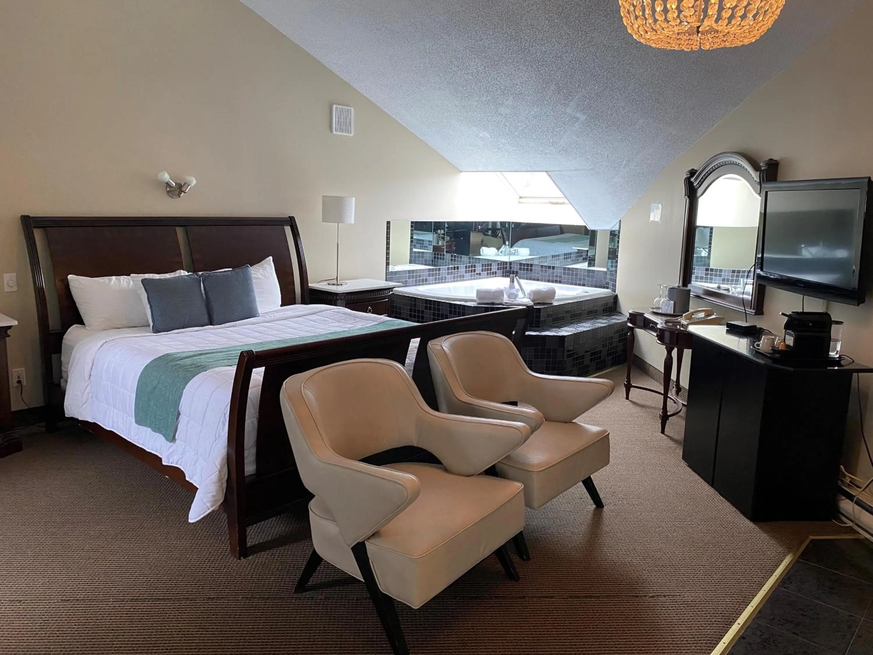 Bed in Excelsior Hôtel Spa Sainte-Adèle