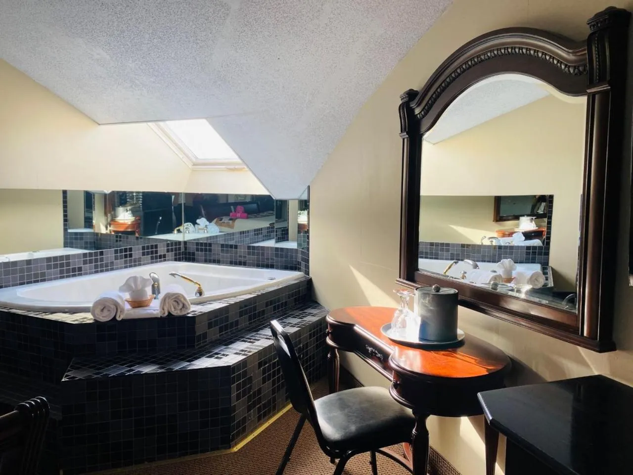 Bed in Excelsior Hôtel Spa Sainte-Adèle