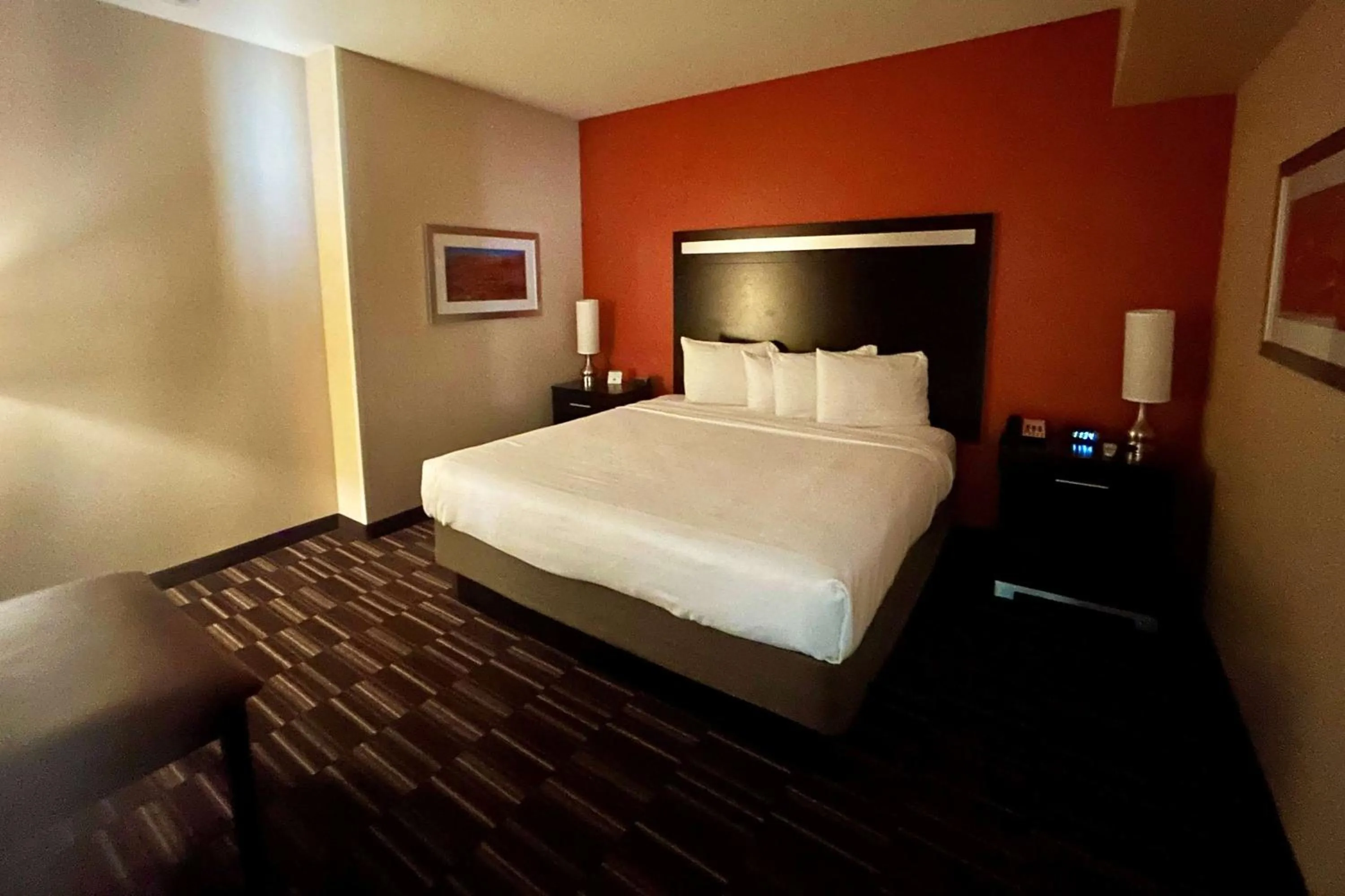 Photo of the whole room, Bed in Best Western Plus Desert Poppy Inn