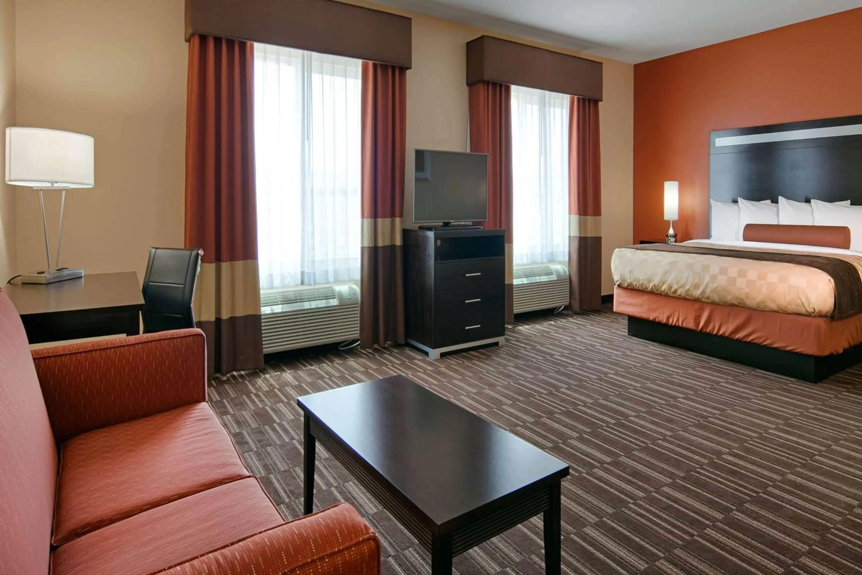 Photo of the whole room, Bed in Best Western Plus Desert Poppy Inn