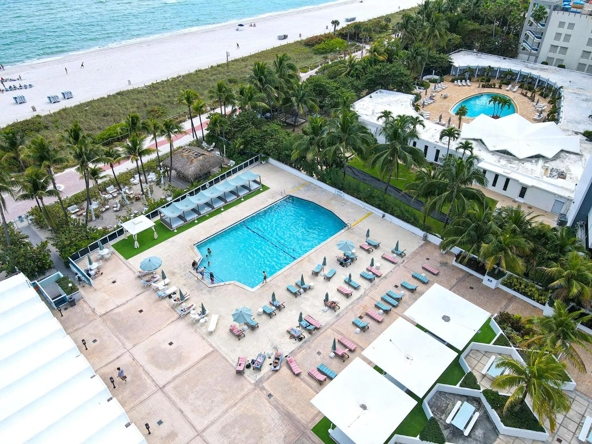 Swimming pool in Seacoast Suites on Miami Beach