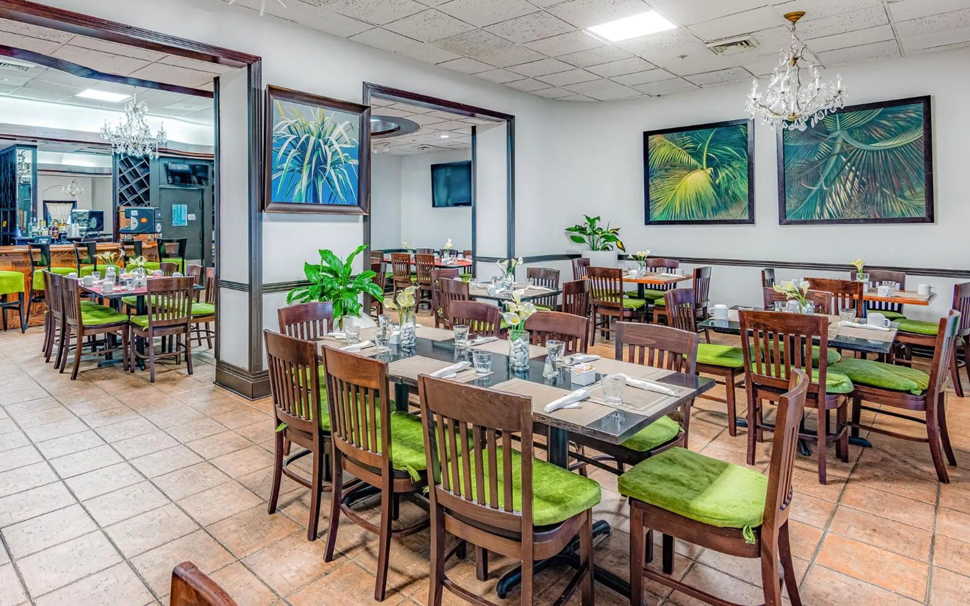 Restaurant/places to eat in Seacoast Suites on Miami Beach