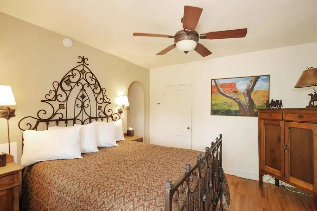 Bed in Santa Fe Bed & Breakfast