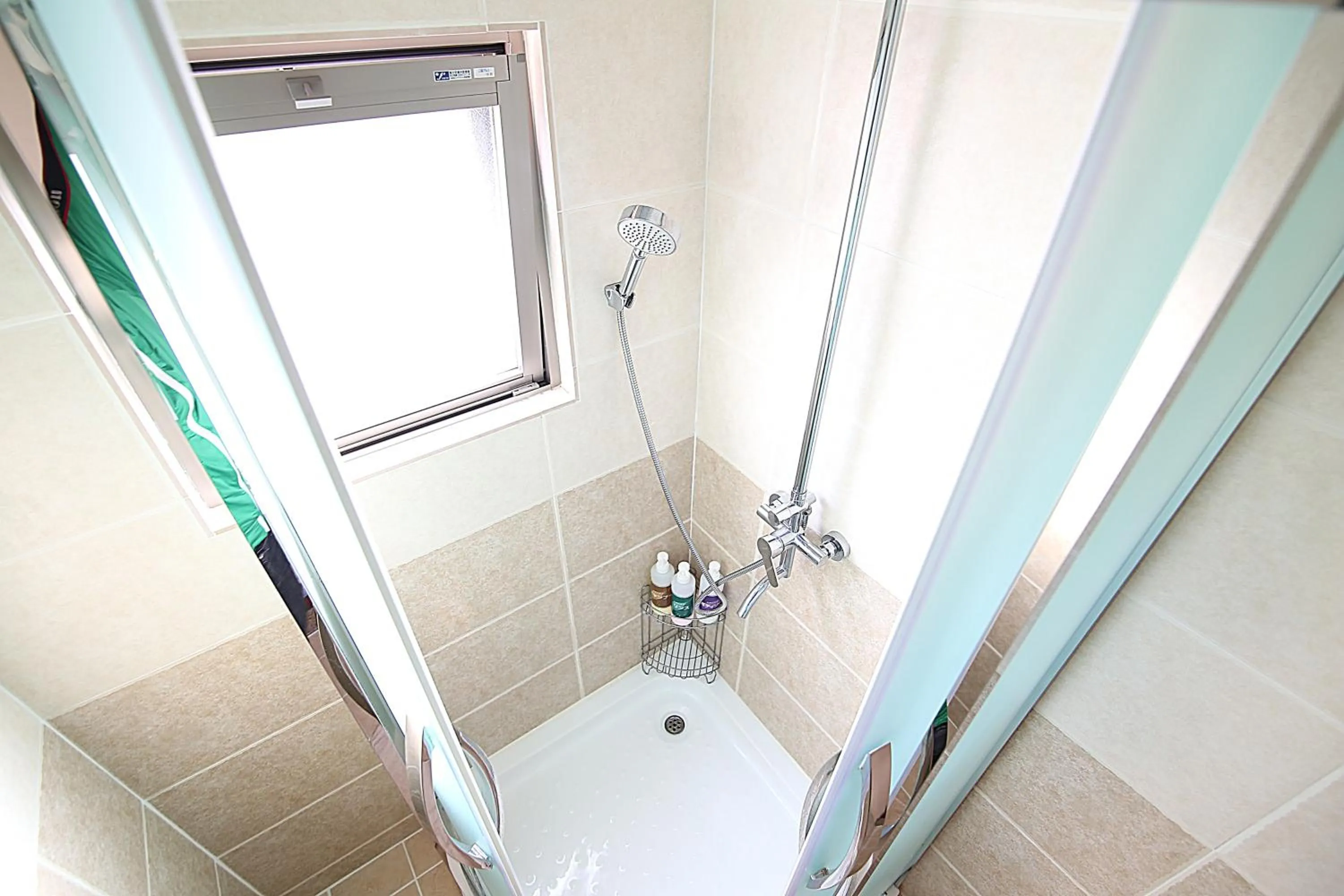 Shower in robcondロブコンド