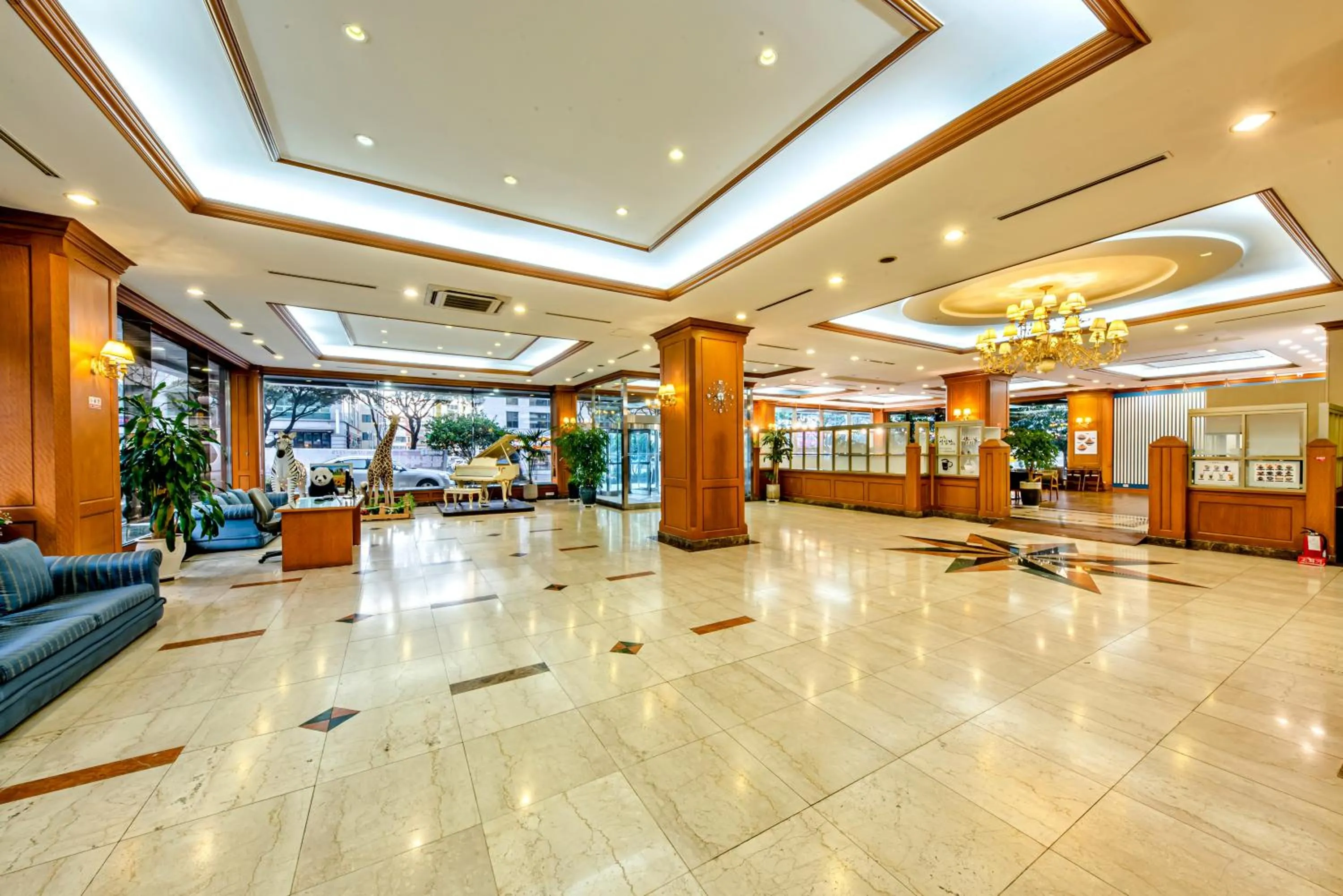Lobby or reception in Samhaein Hotel