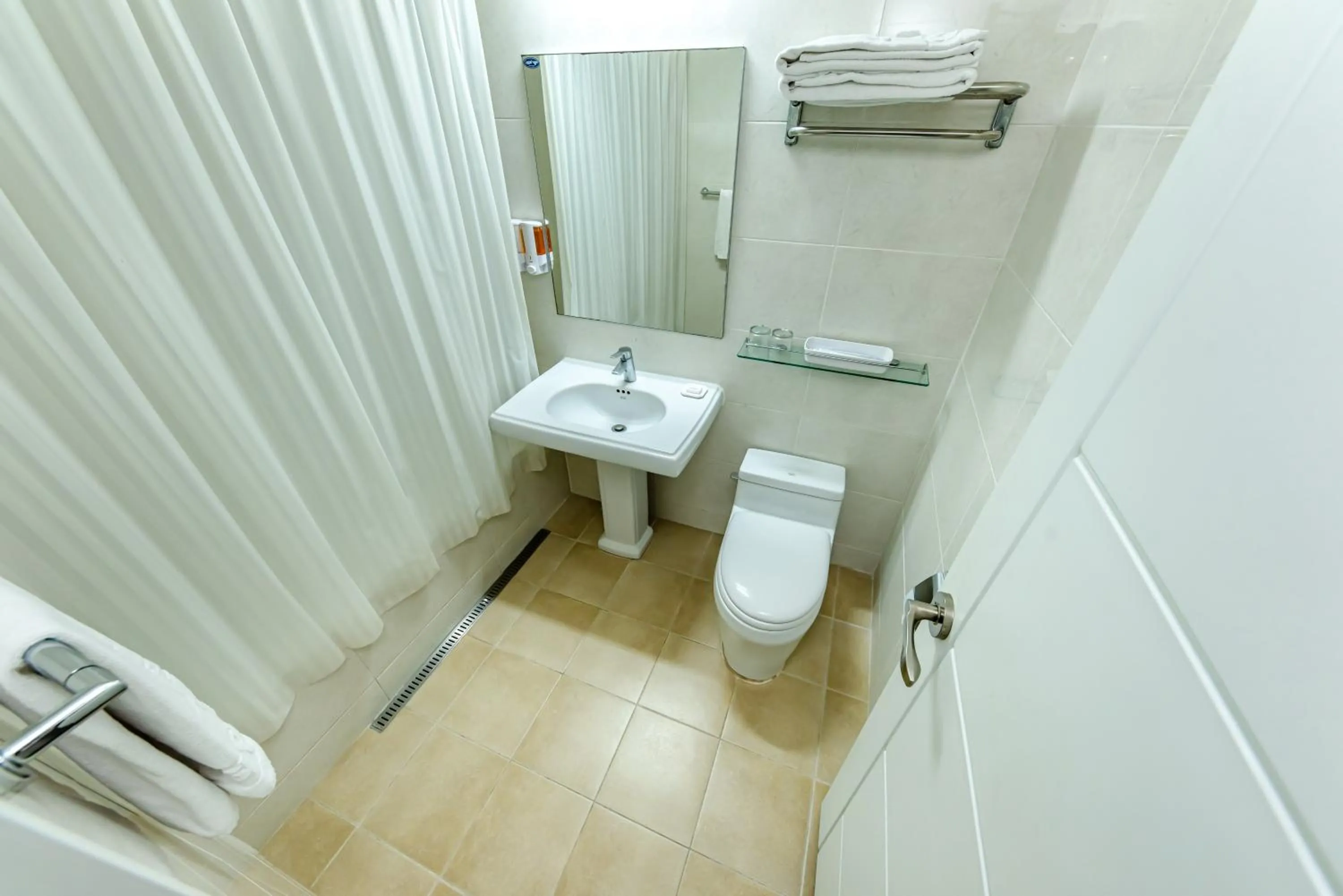 Bathroom in Samhaein Hotel