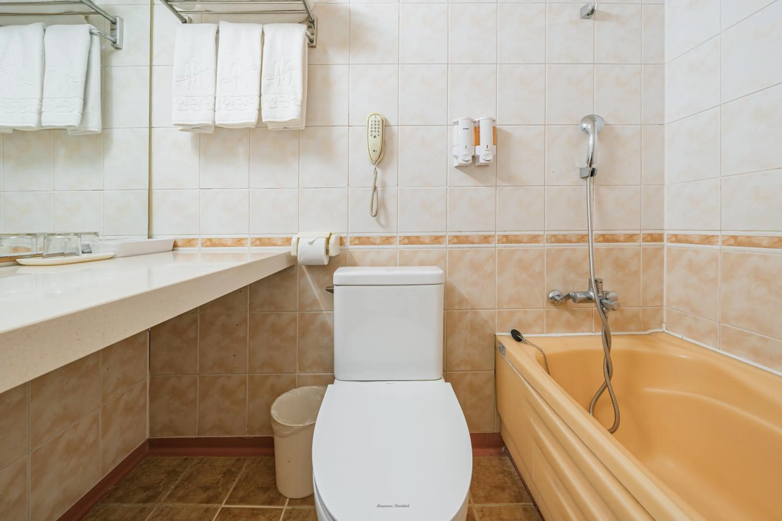 Bathroom in Samhaein Hotel