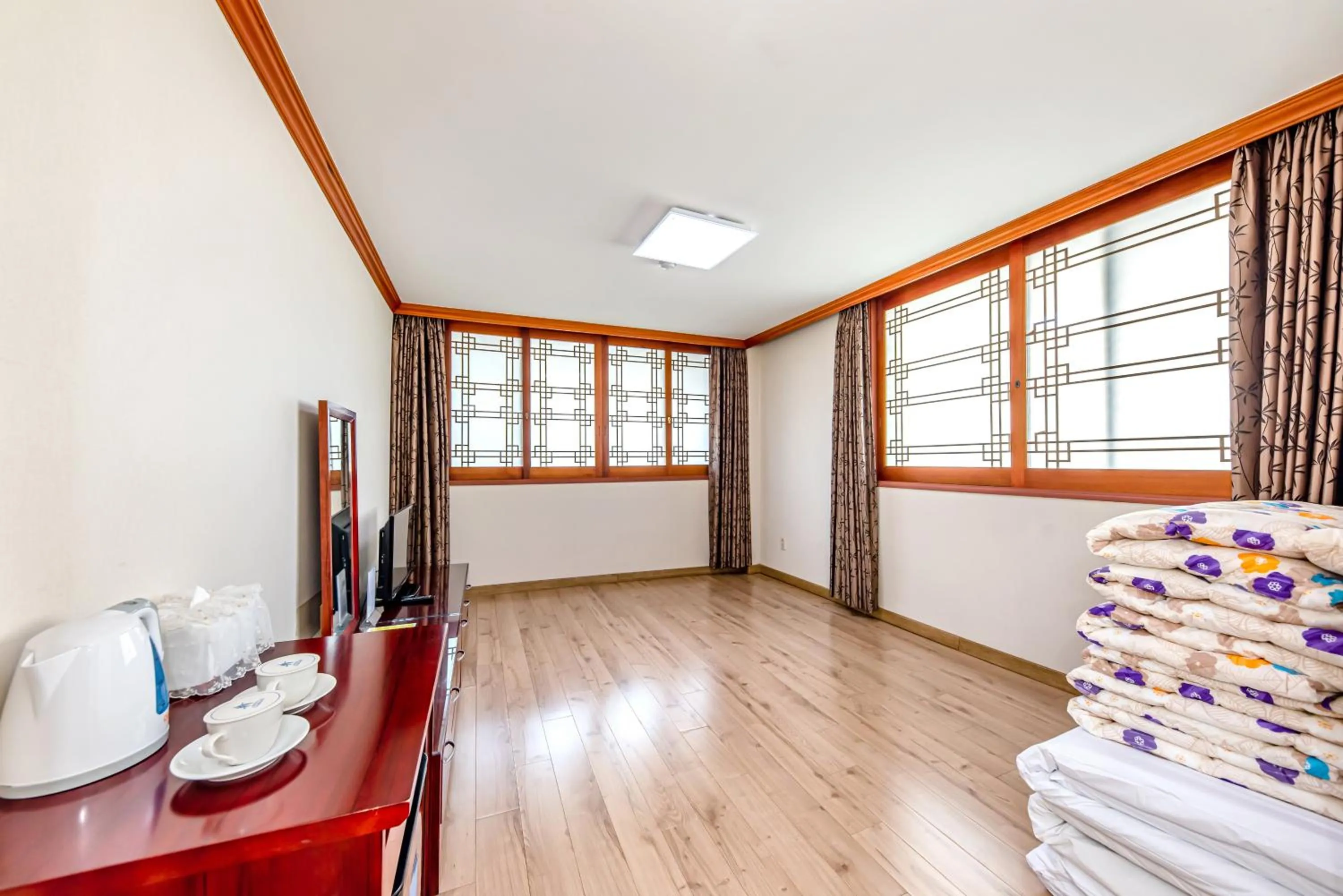 Bed in Samhaein Hotel