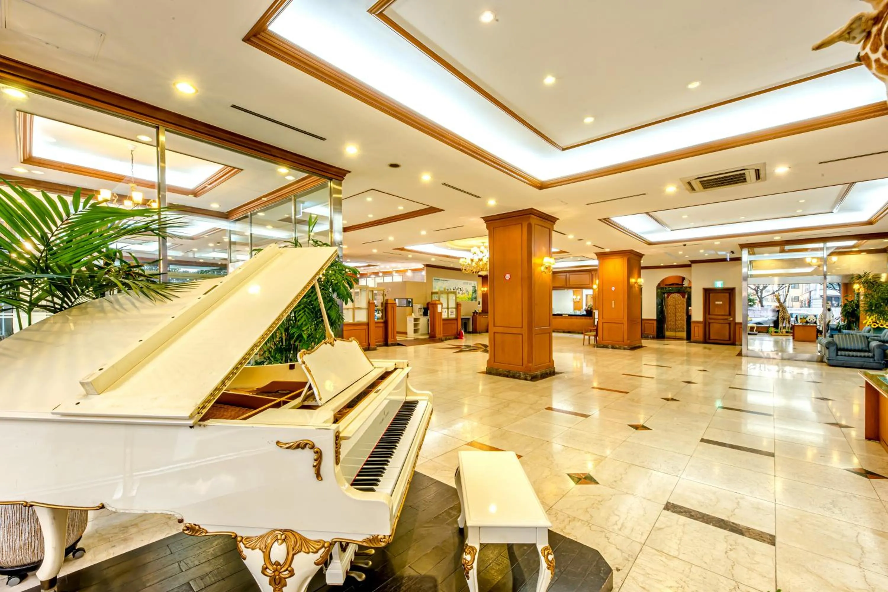 Lobby or reception in Samhaein Hotel
