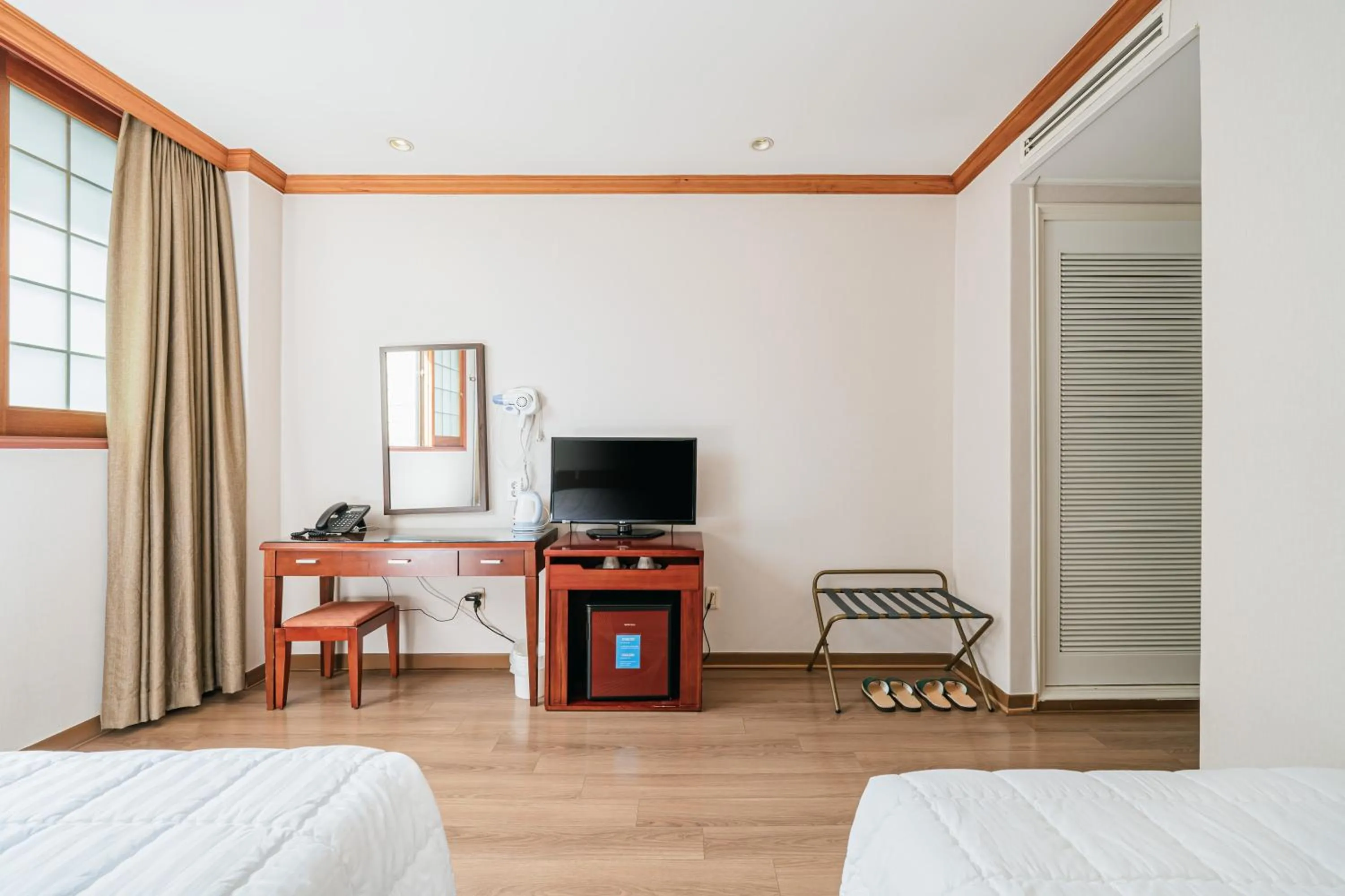 Bed in Samhaein Hotel