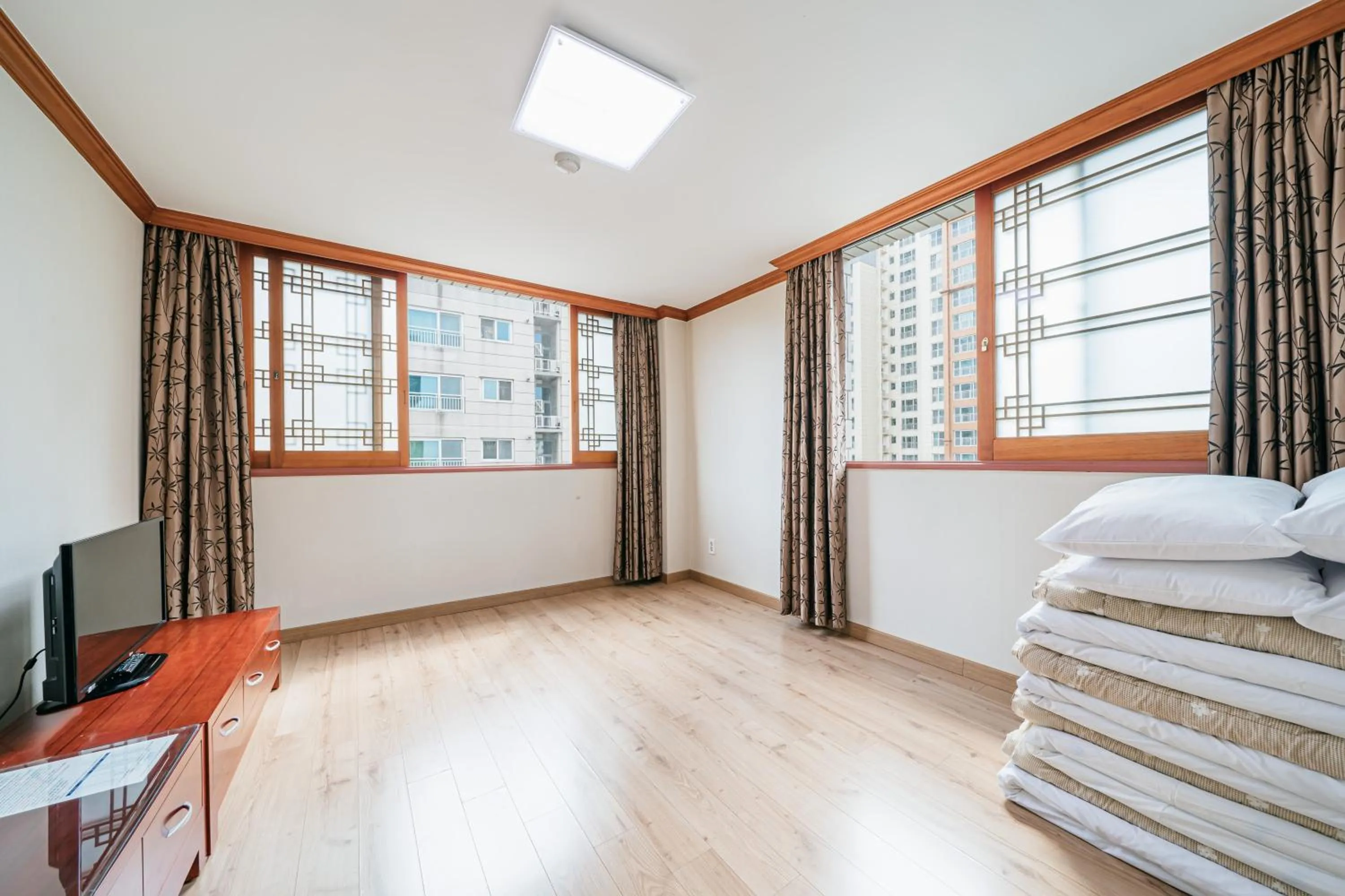 Bed in Samhaein Hotel