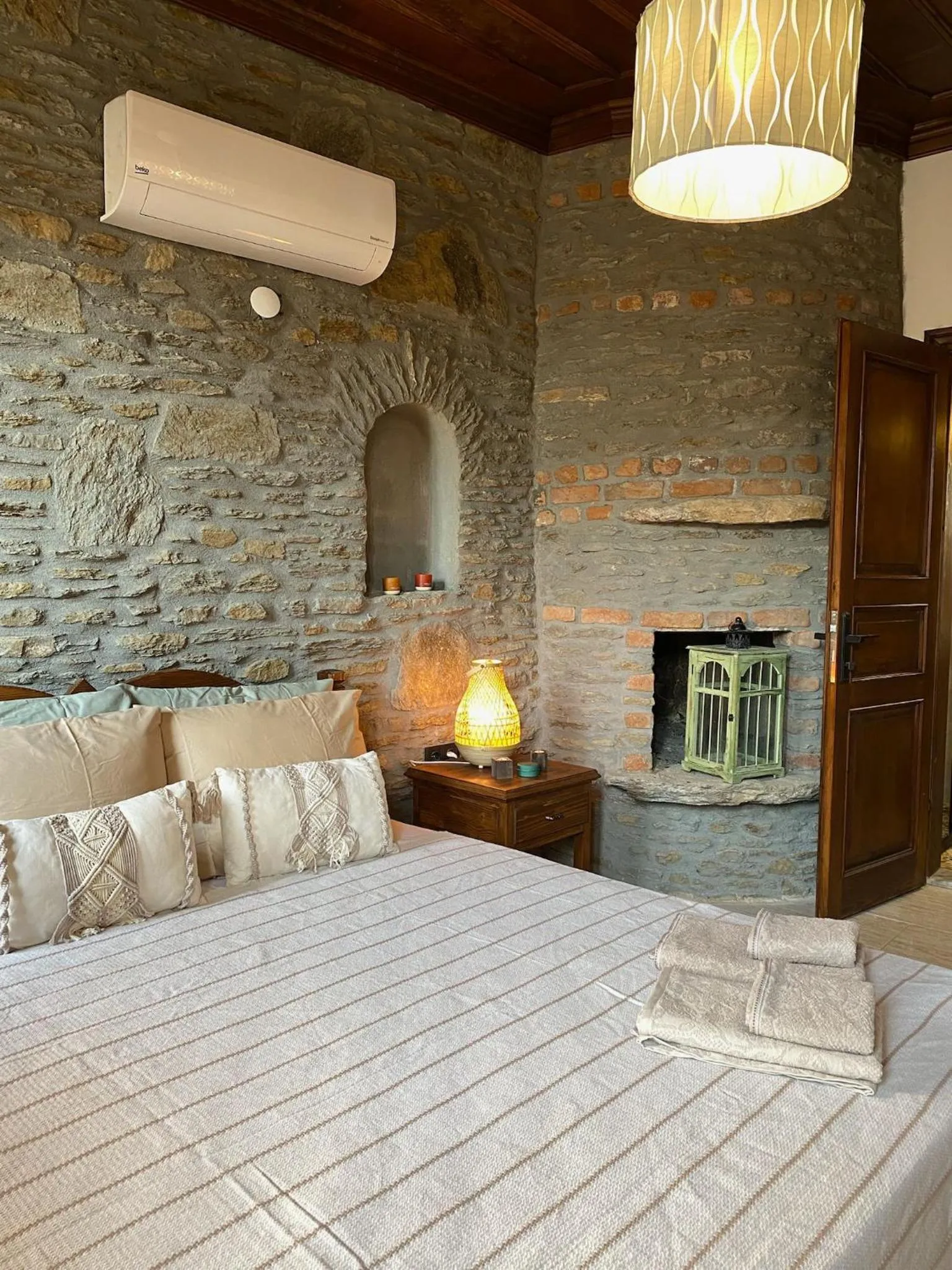 Bed in Şirince Kirke Otel