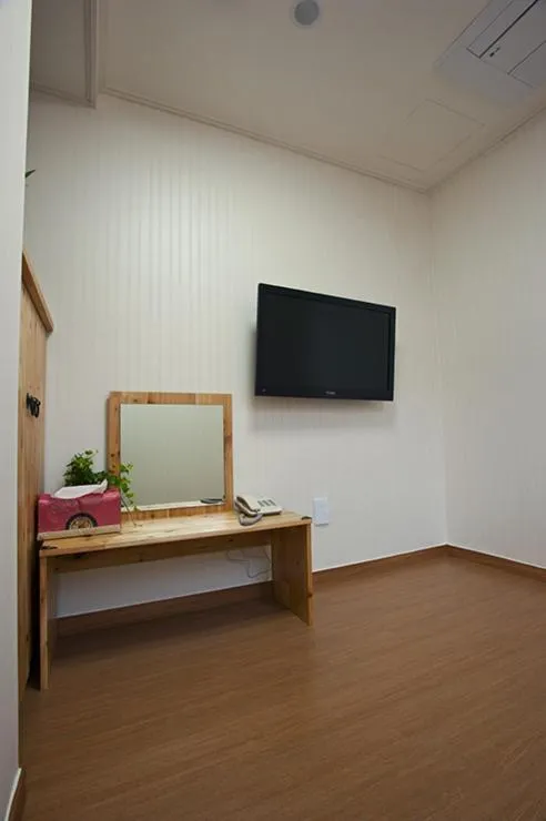 Decorative detail in Myeongdong Ecohouse