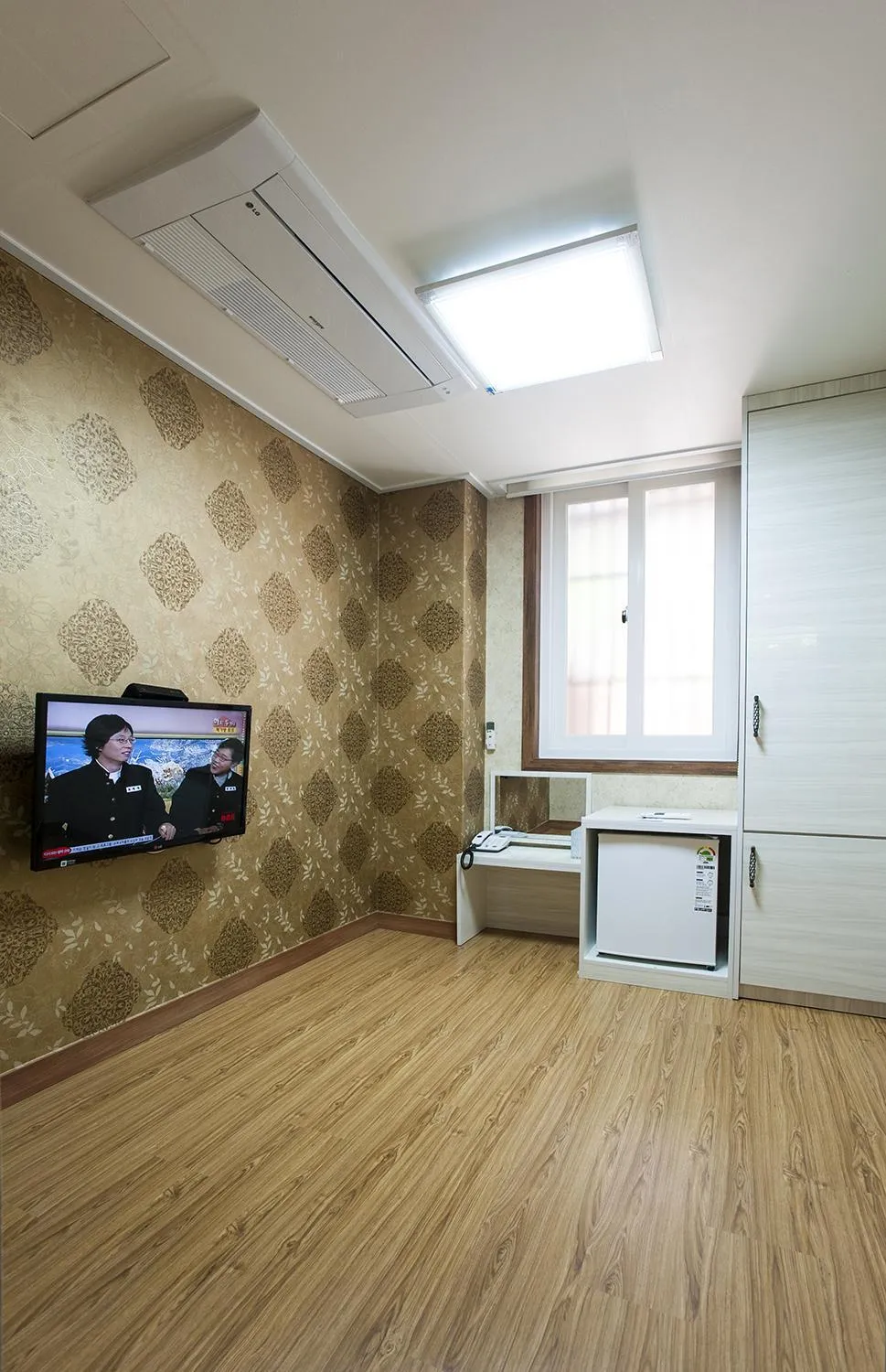 Day in Myeongdong Ecohouse