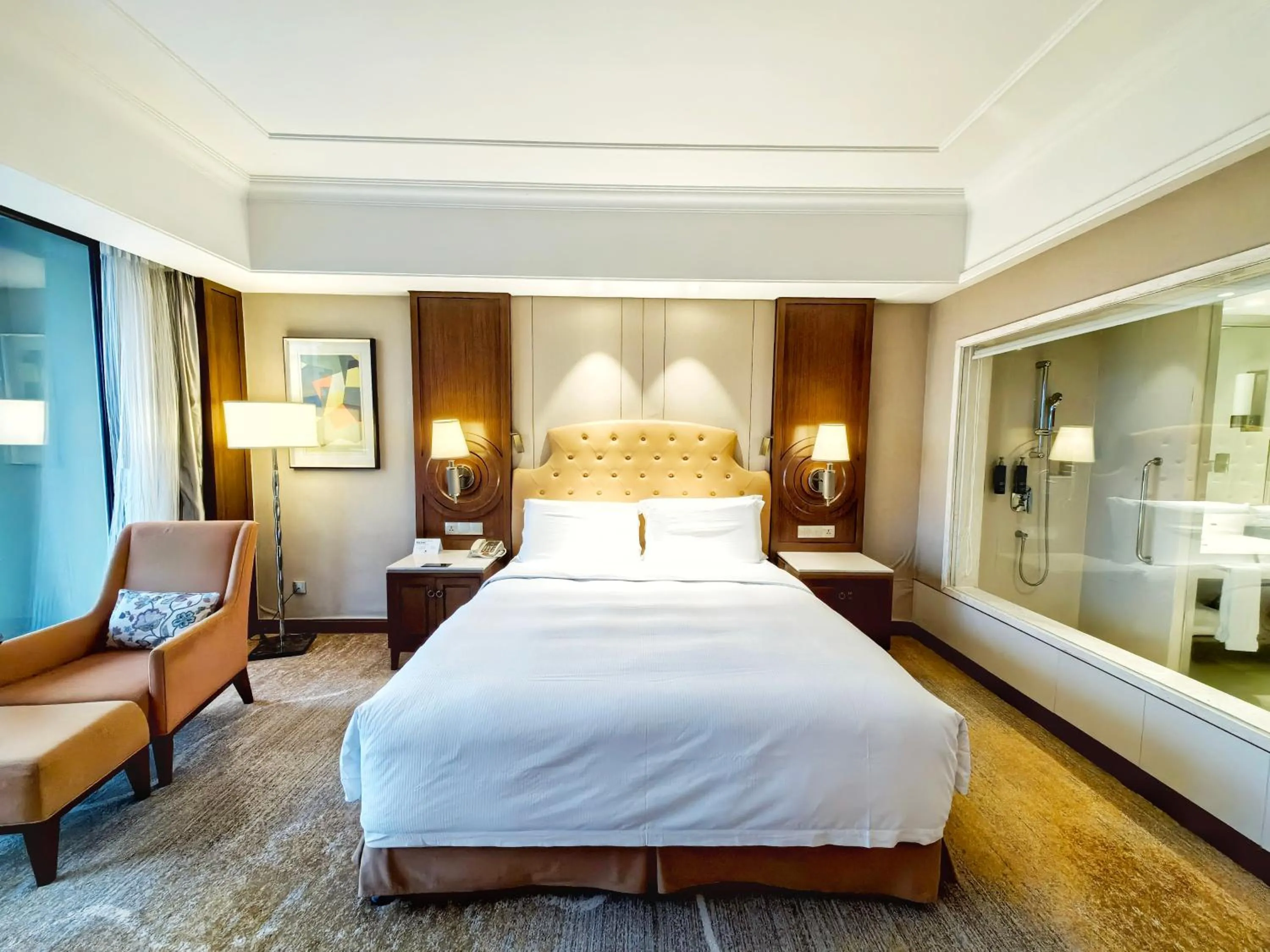Photo of the whole room, Bed in DoubleTree by Hilton Ningbo - Chunxiao