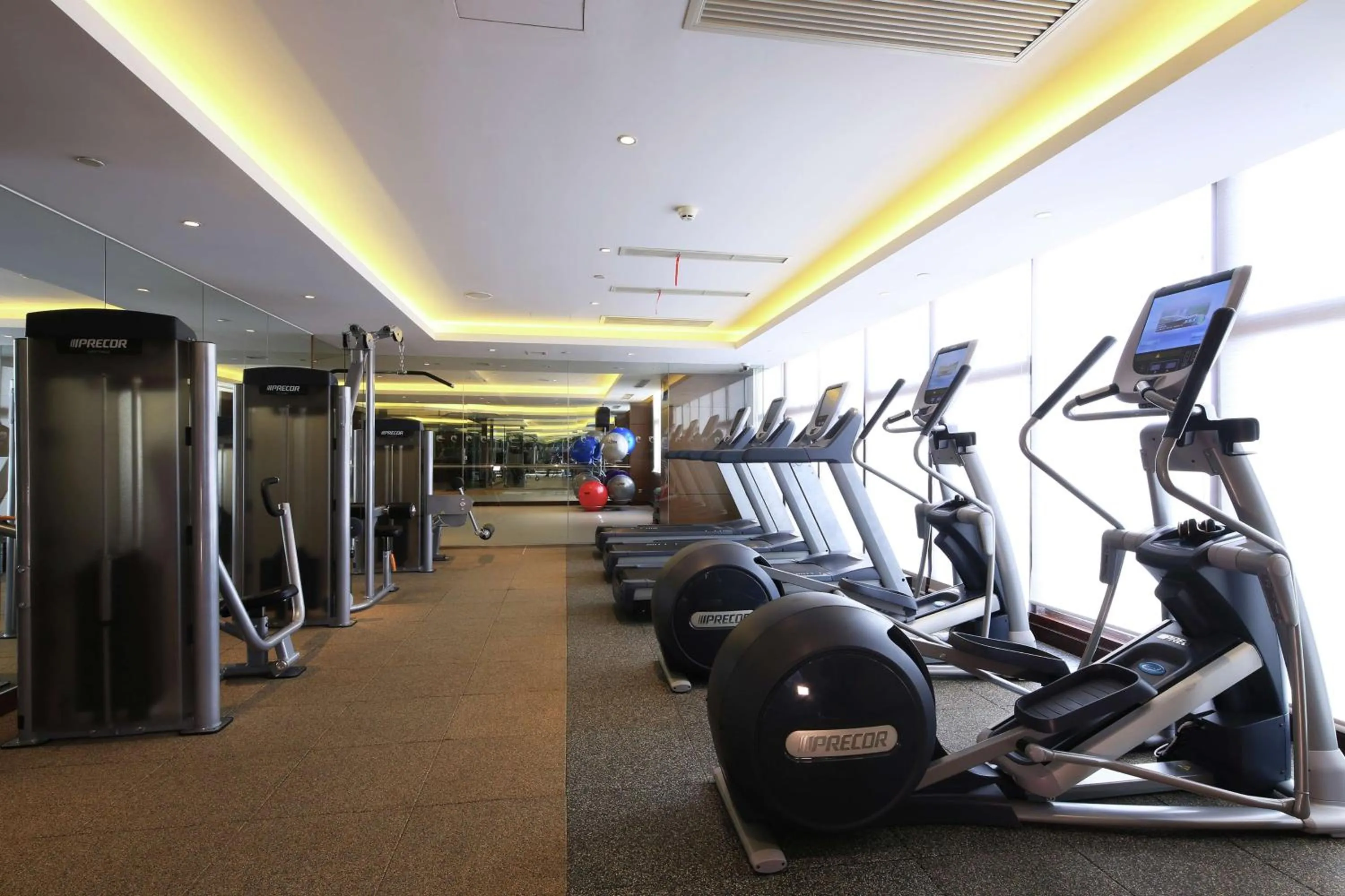 Fitness centre/facilities in DoubleTree by Hilton Ningbo - Chunxiao