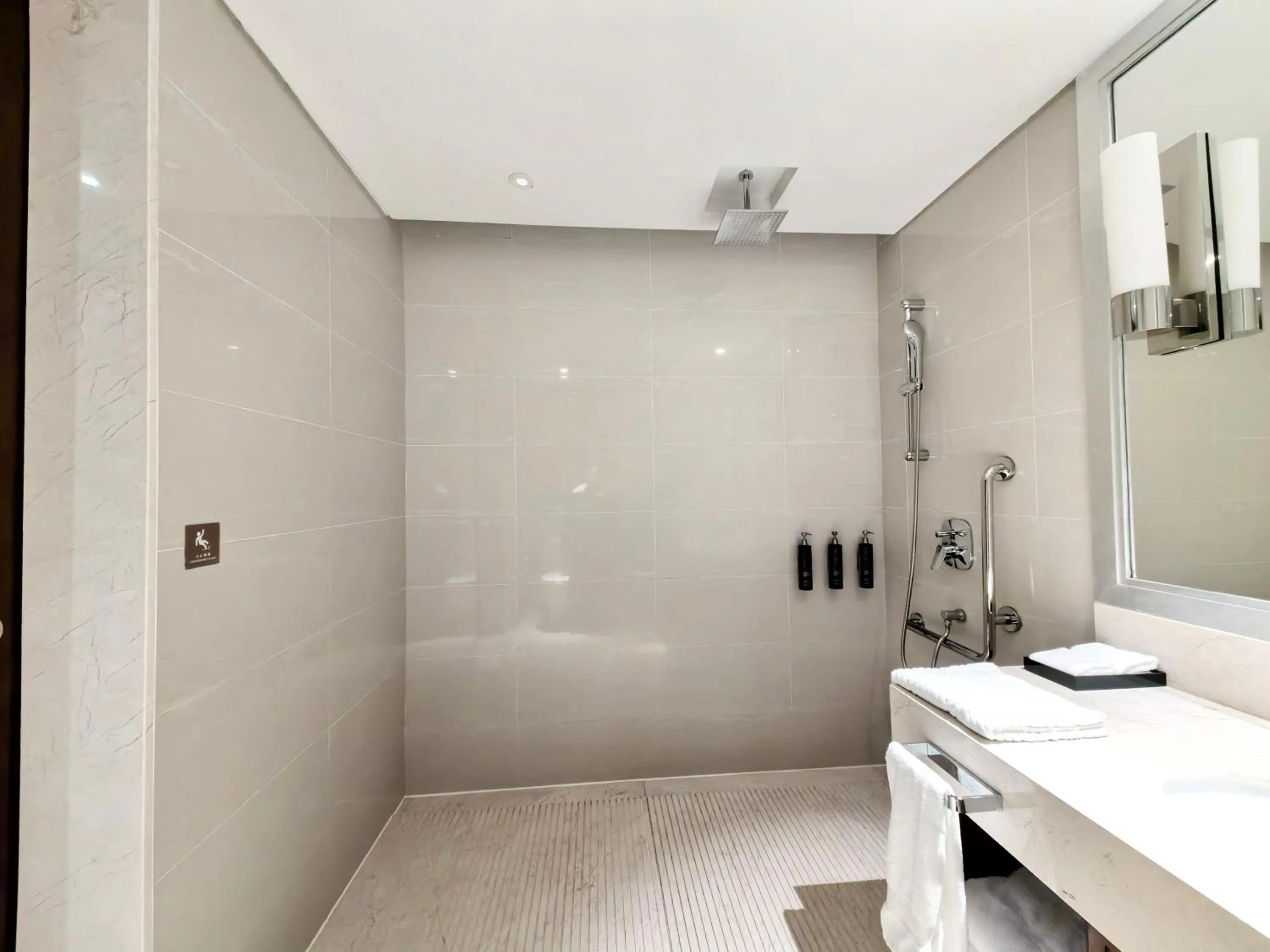 Shower in DoubleTree by Hilton Ningbo - Chunxiao