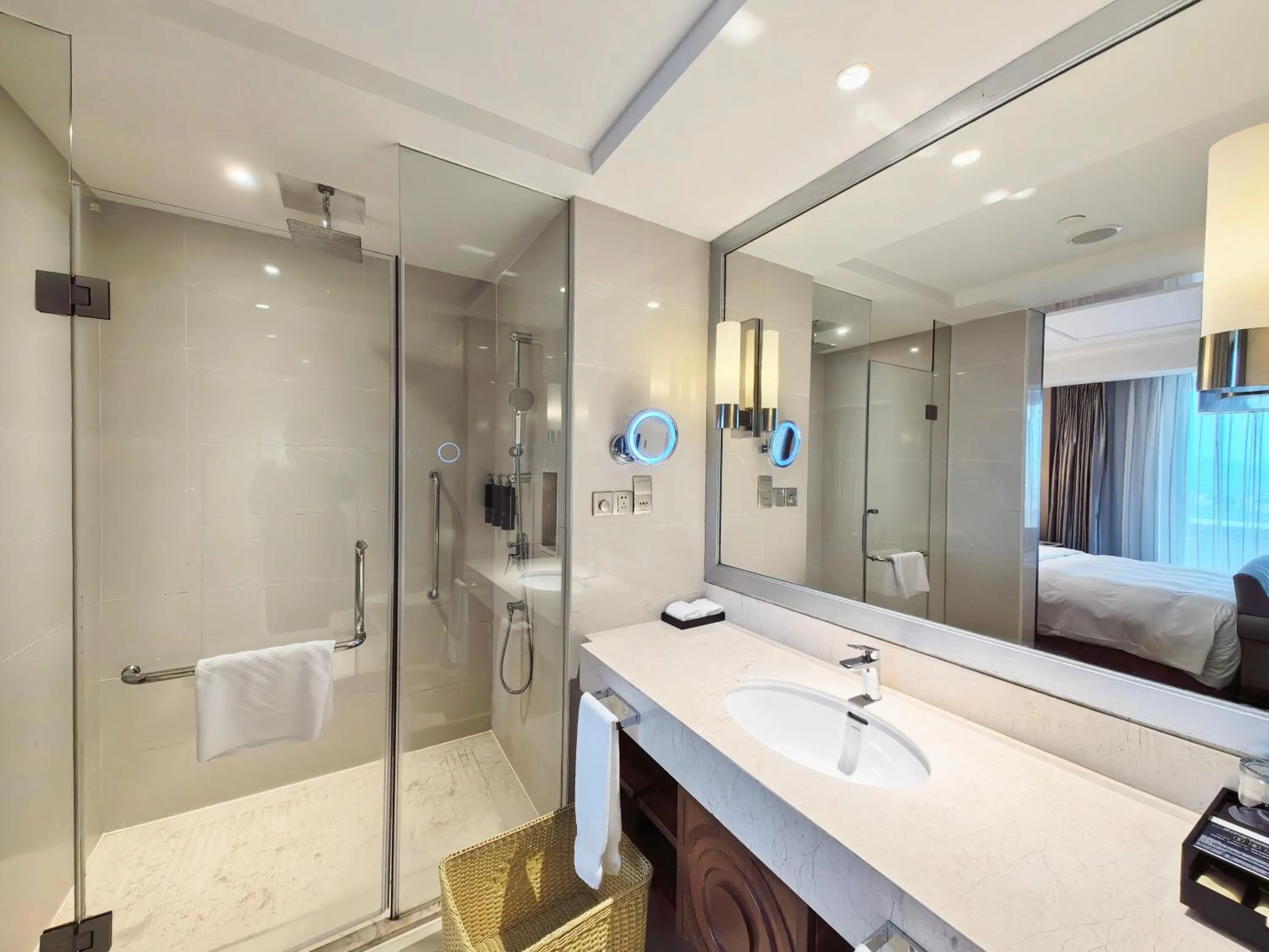 Bathroom in DoubleTree by Hilton Ningbo - Chunxiao