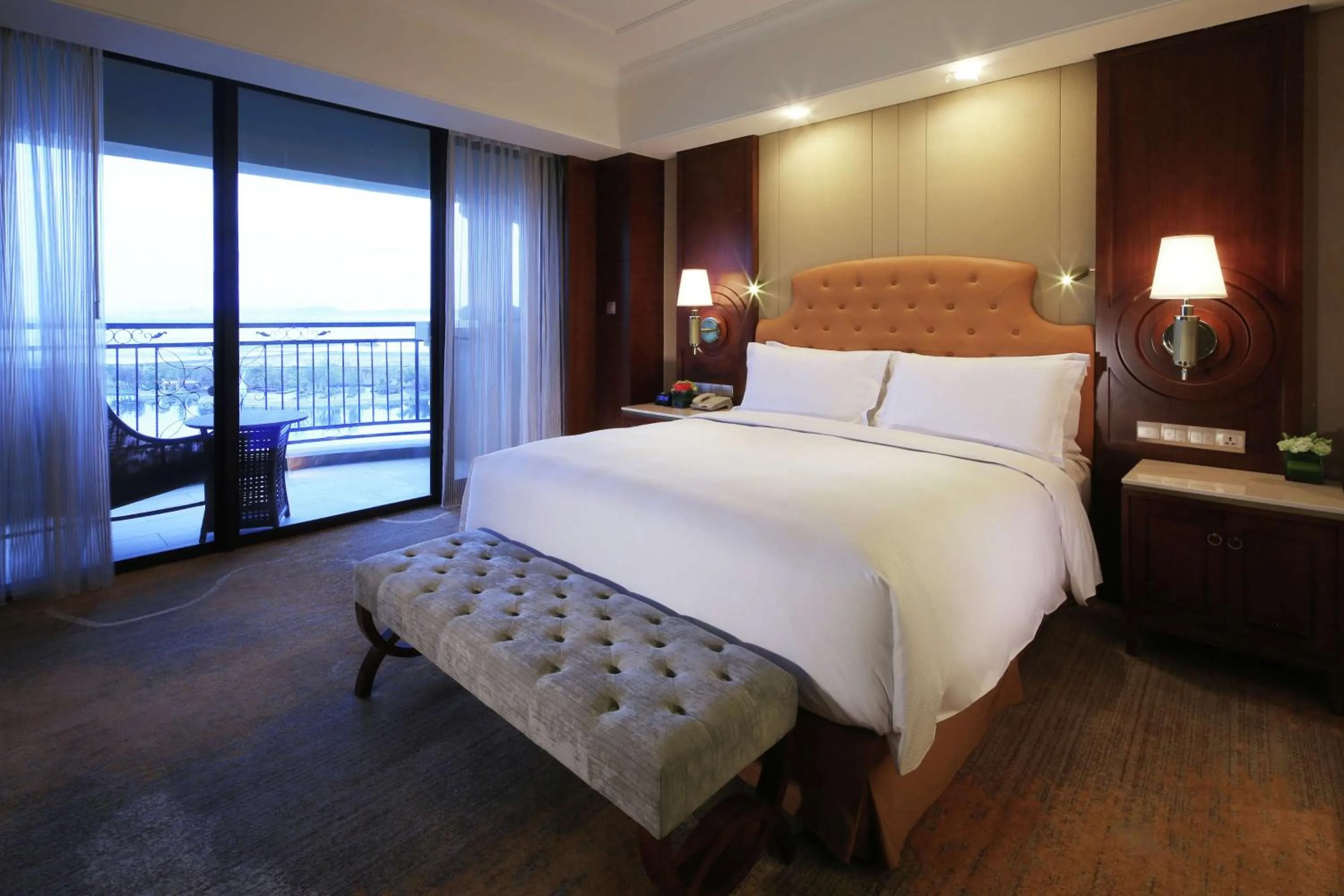 Bed in DoubleTree by Hilton Ningbo - Chunxiao