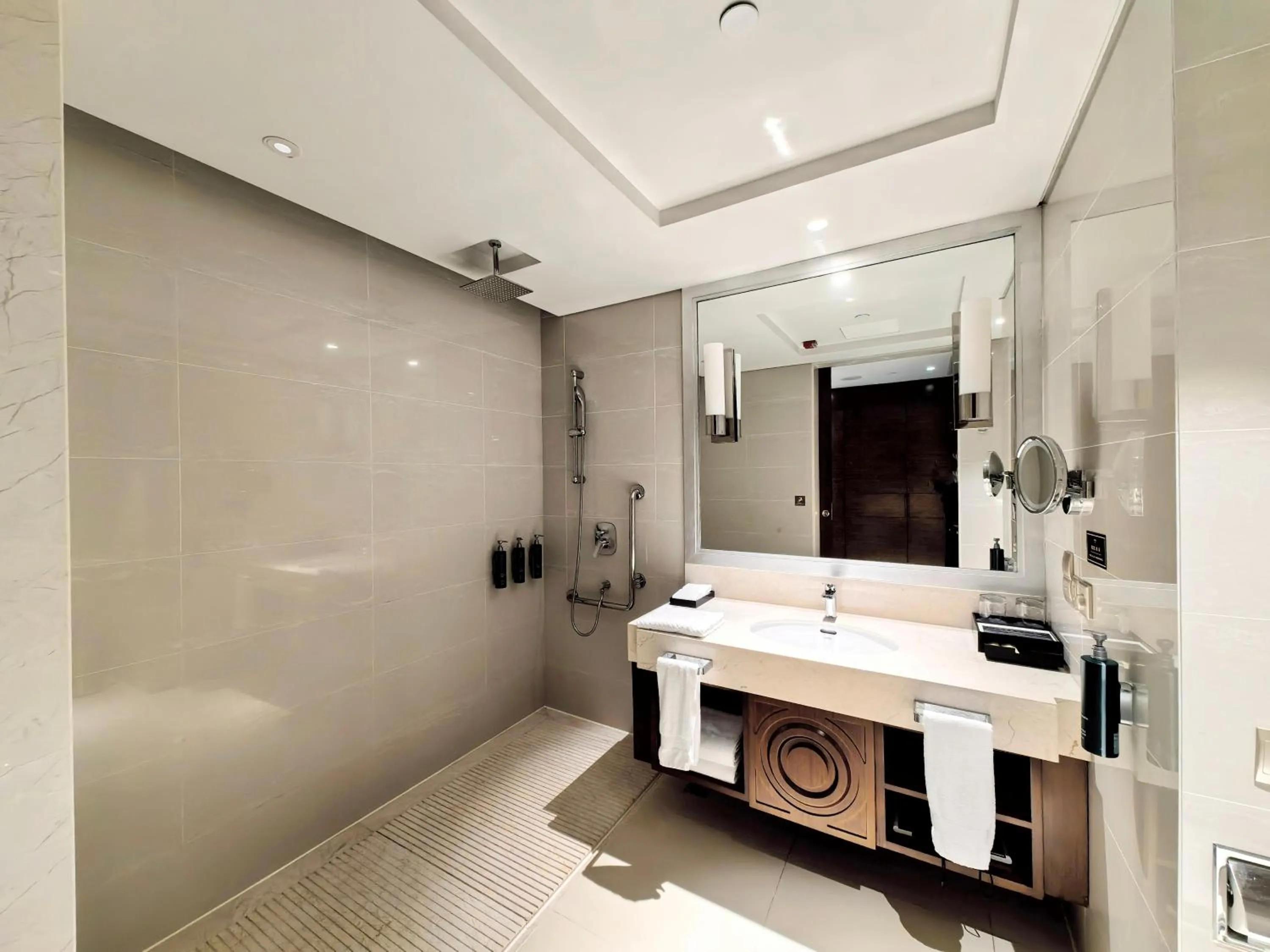 Bathroom in DoubleTree by Hilton Ningbo - Chunxiao