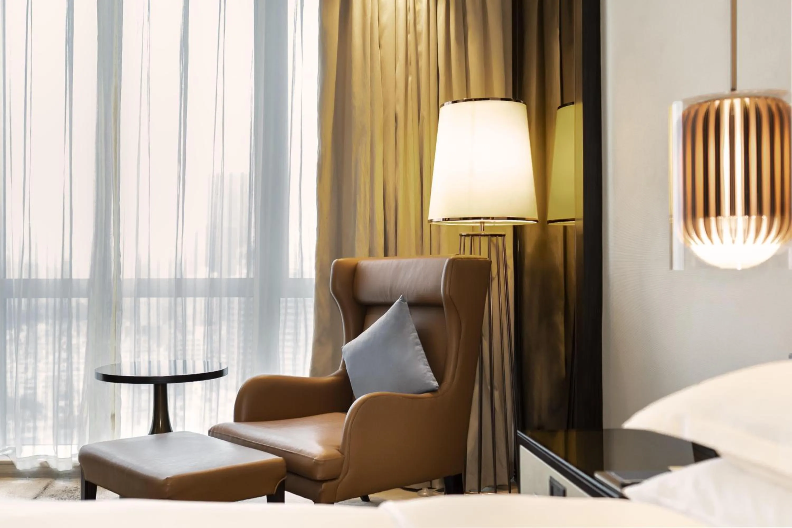 Living room, Bed in Hilton Shenzhen Futian