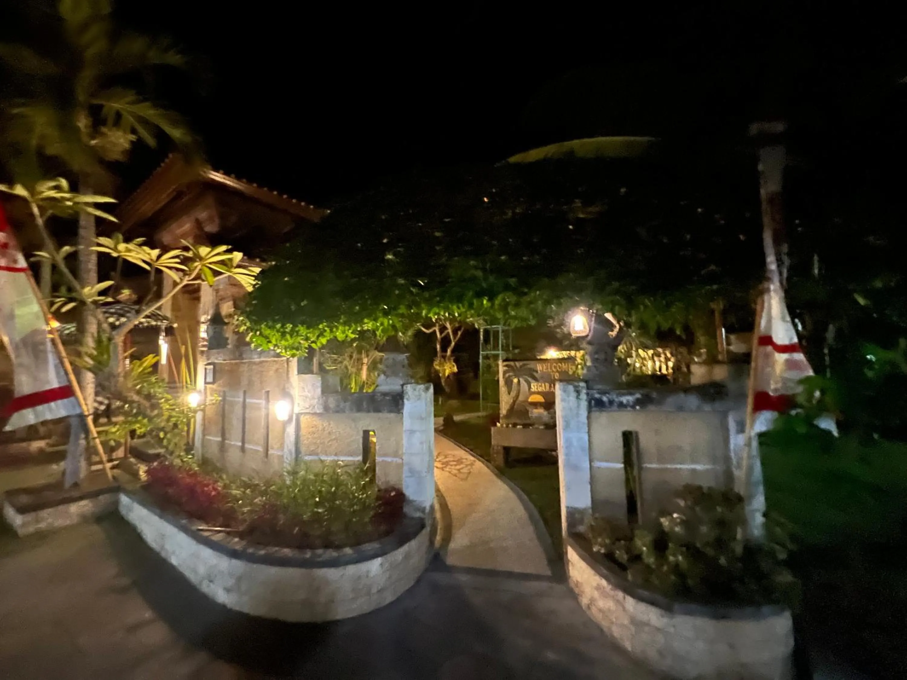 Garden in Segara Wangi Beach Cottages