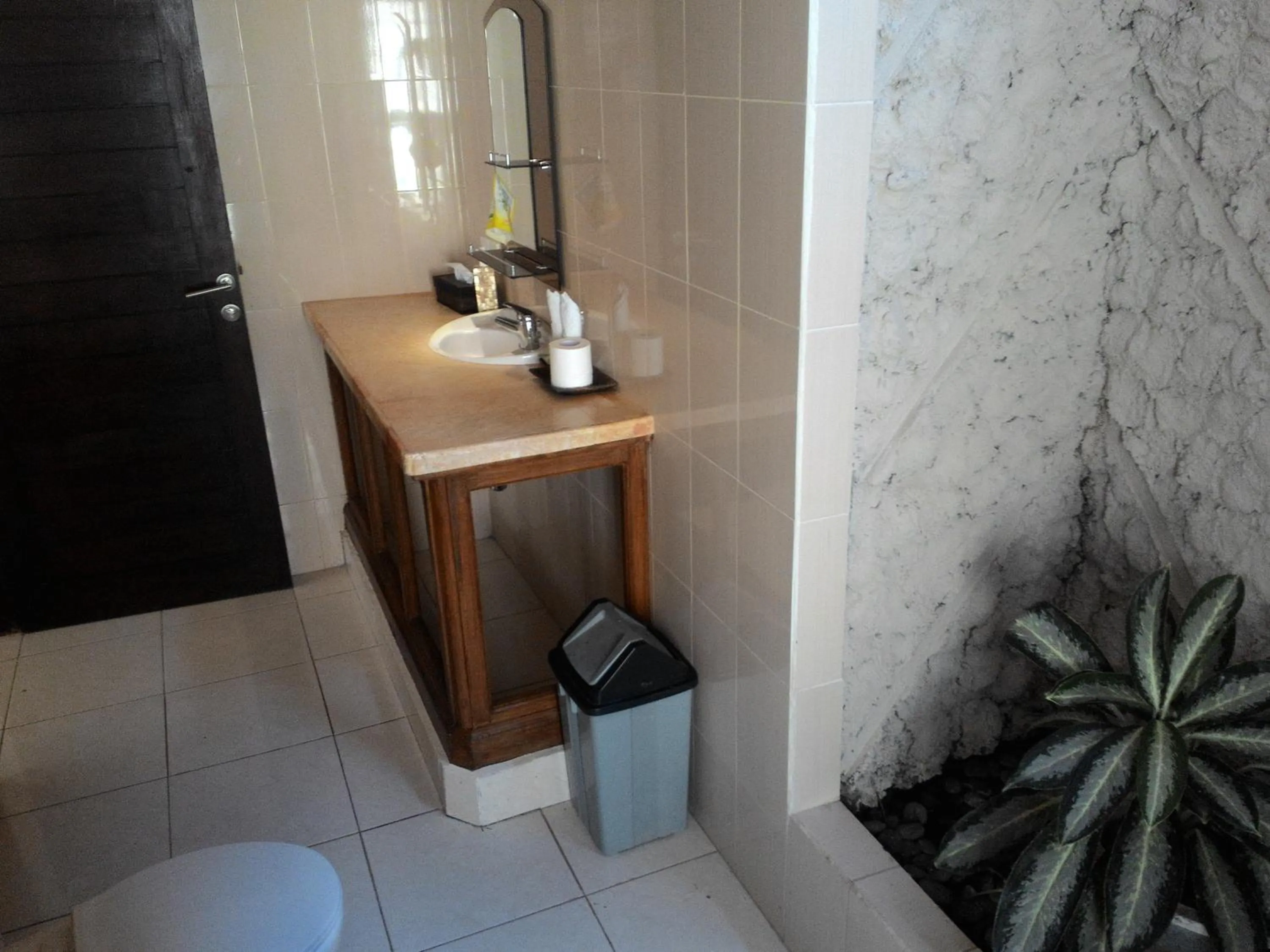 Bathroom in Segara Wangi Beach Cottages