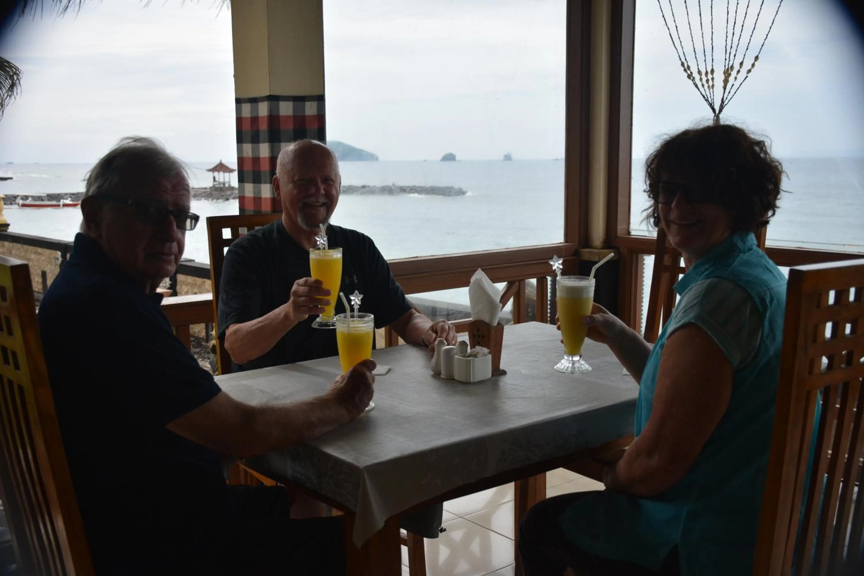 Restaurant/places to eat in Segara Wangi Beach Cottages