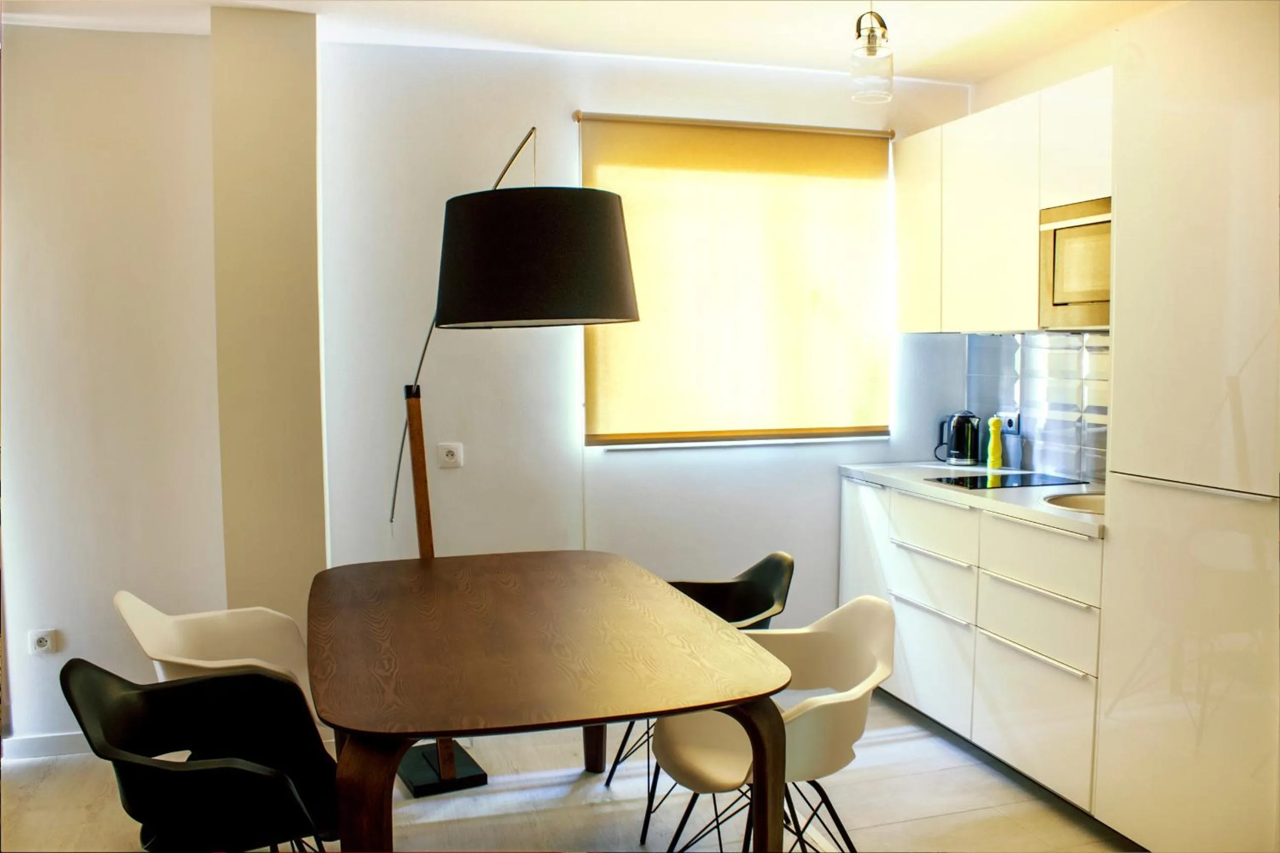 Kitchen or kitchenette in Santa Cruz Apartments