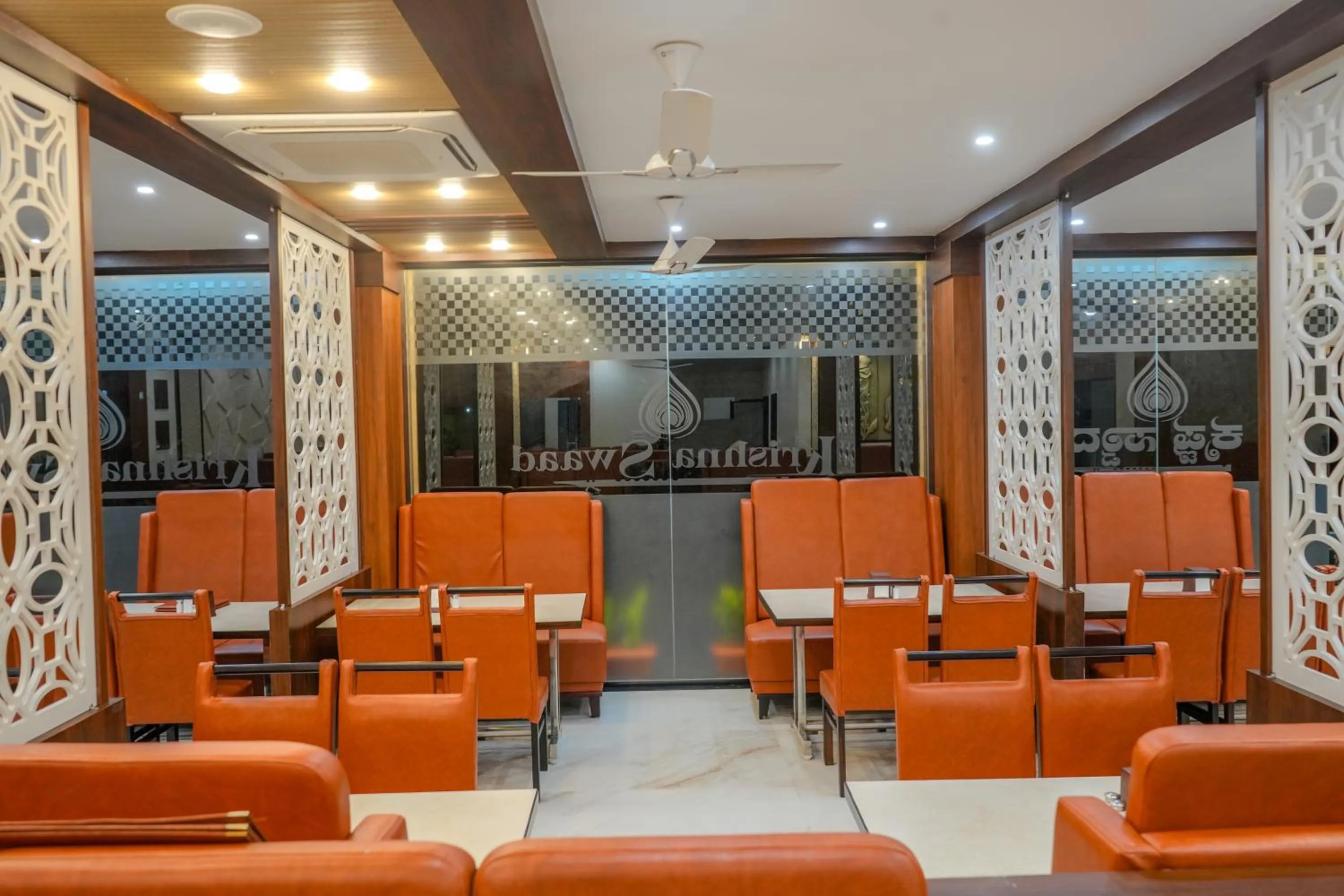 Restaurant/places to eat in Hotel Coastal Palace