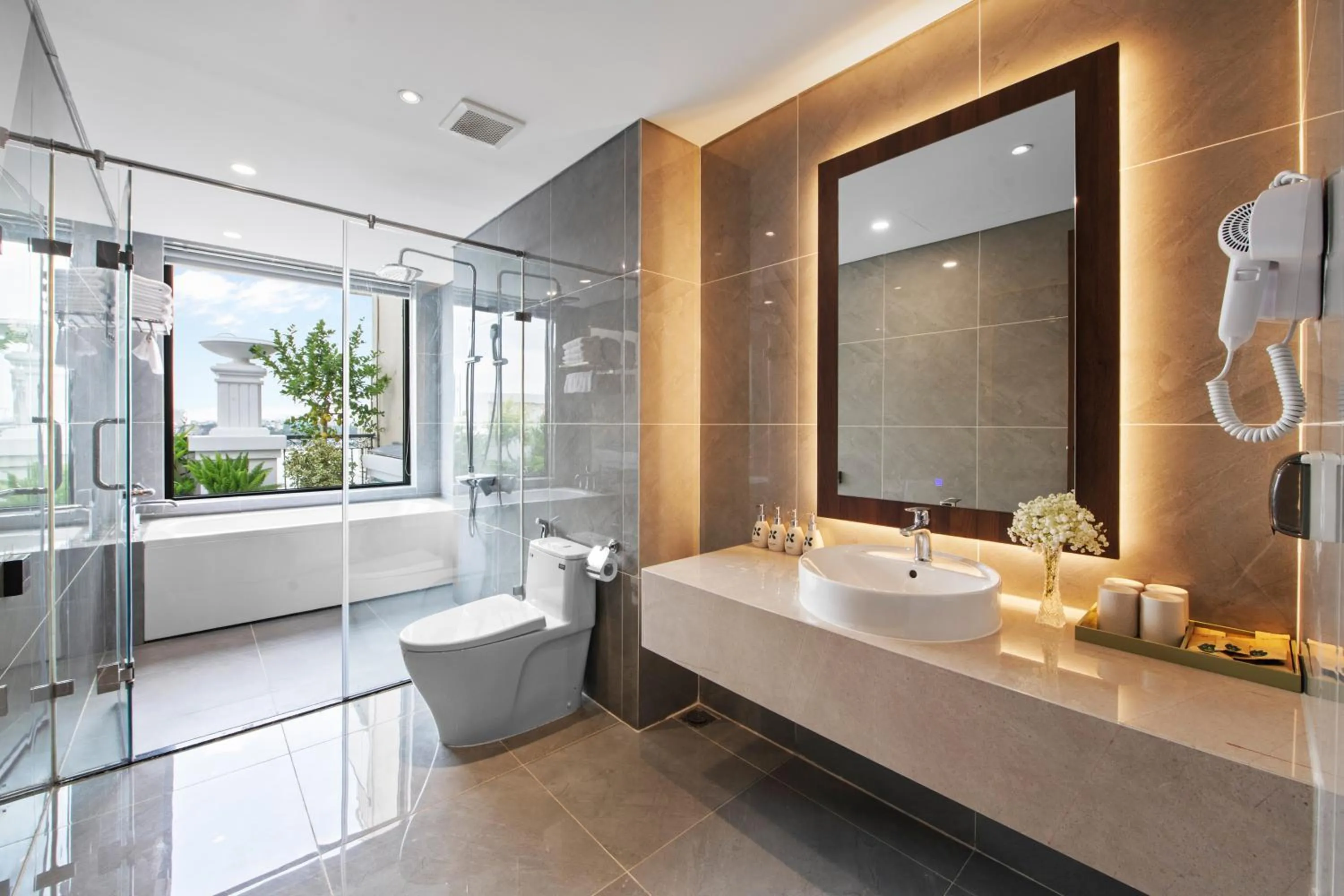 Shower in Nature Hotel - Lac Long Quan