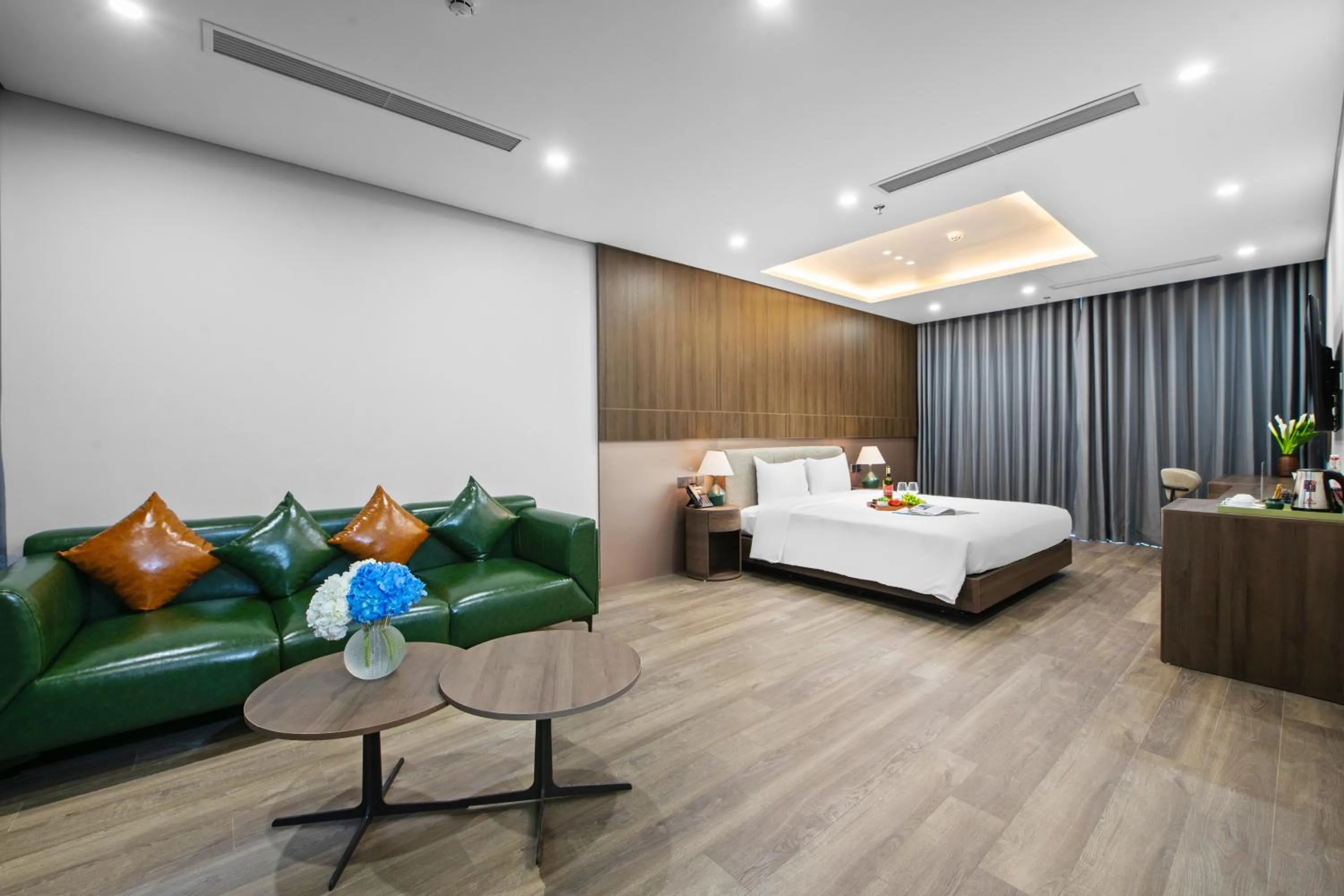 Living room, Bed in Nature Hotel - Lac Long Quan