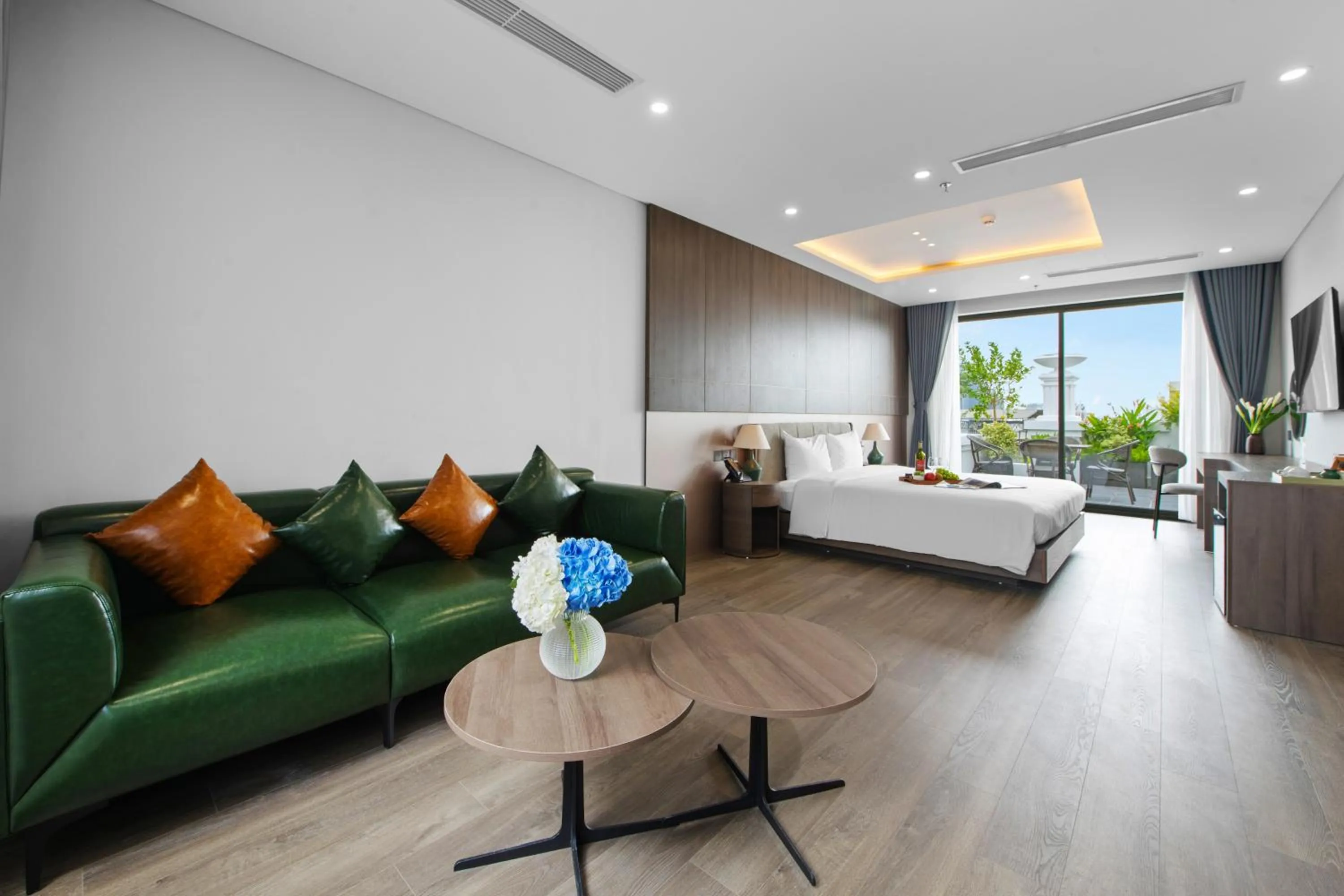 Living room, Bed in Nature Hotel - Lac Long Quan