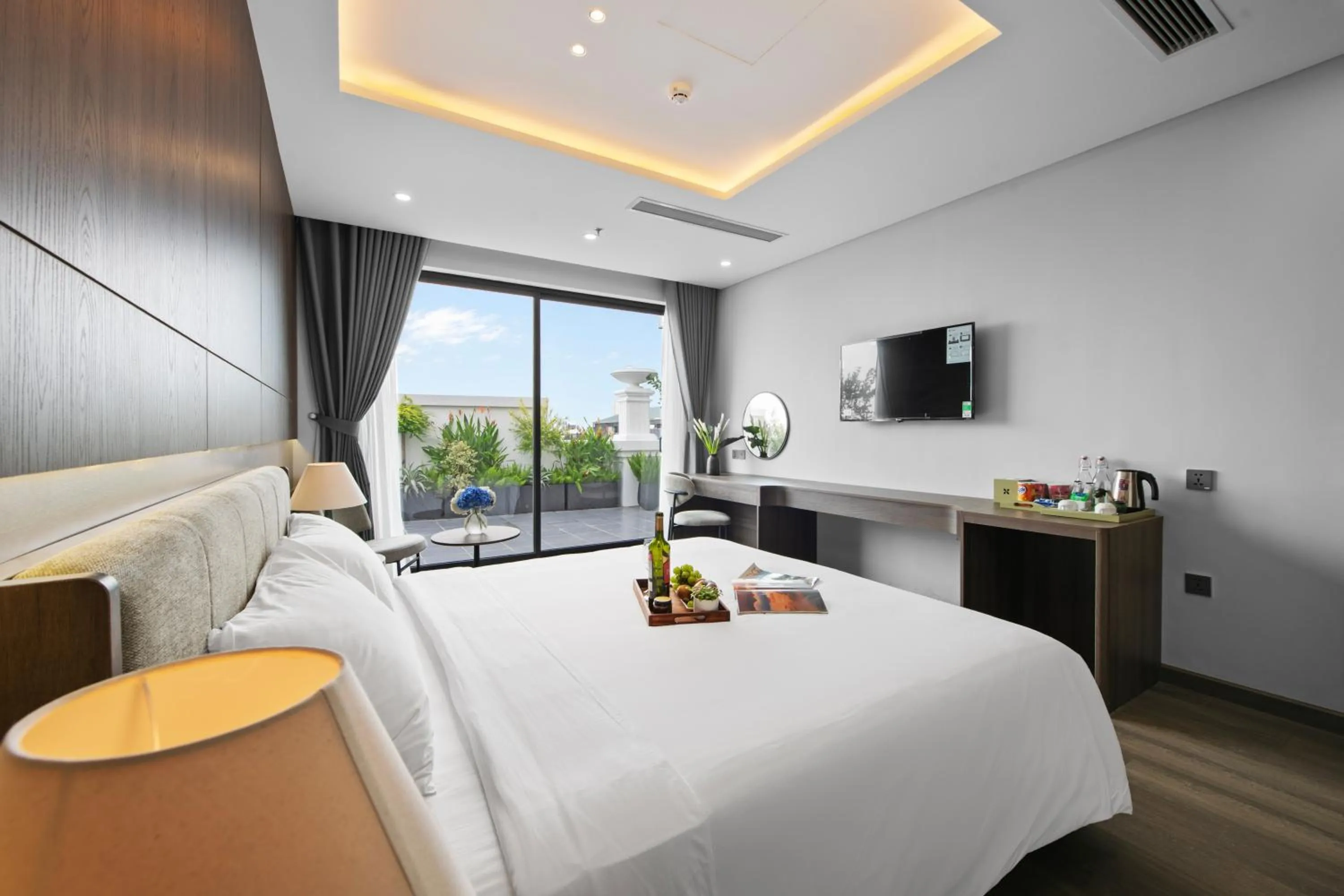 View (from property/room), Bed in Nature Hotel - Lac Long Quan