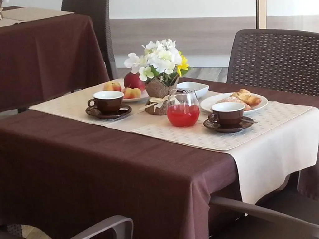 Restaurant/places to eat in ChrisMare Hotel