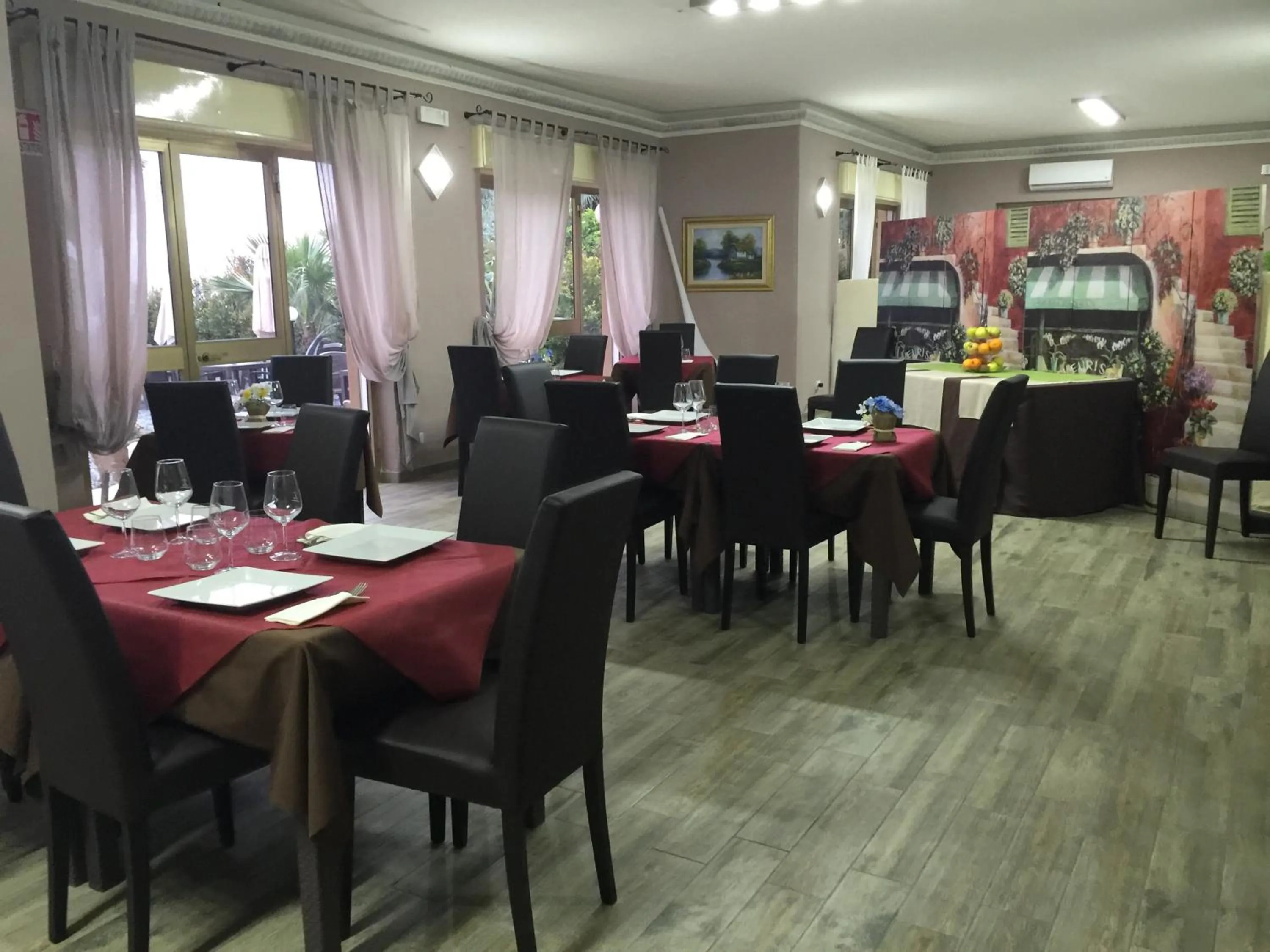 Restaurant/places to eat in ChrisMare Hotel