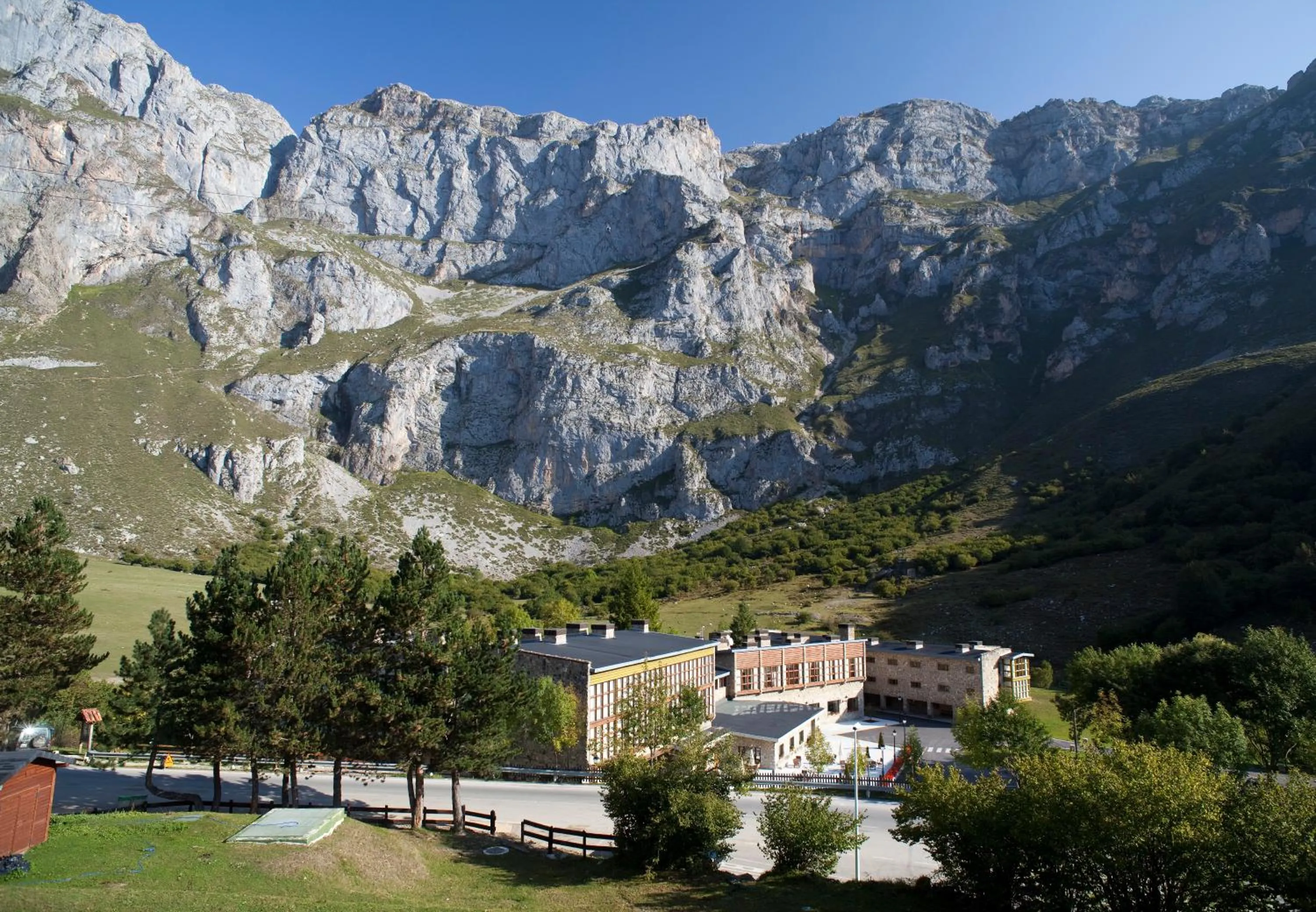Facade/entrance in Parador de Fuente Dé
