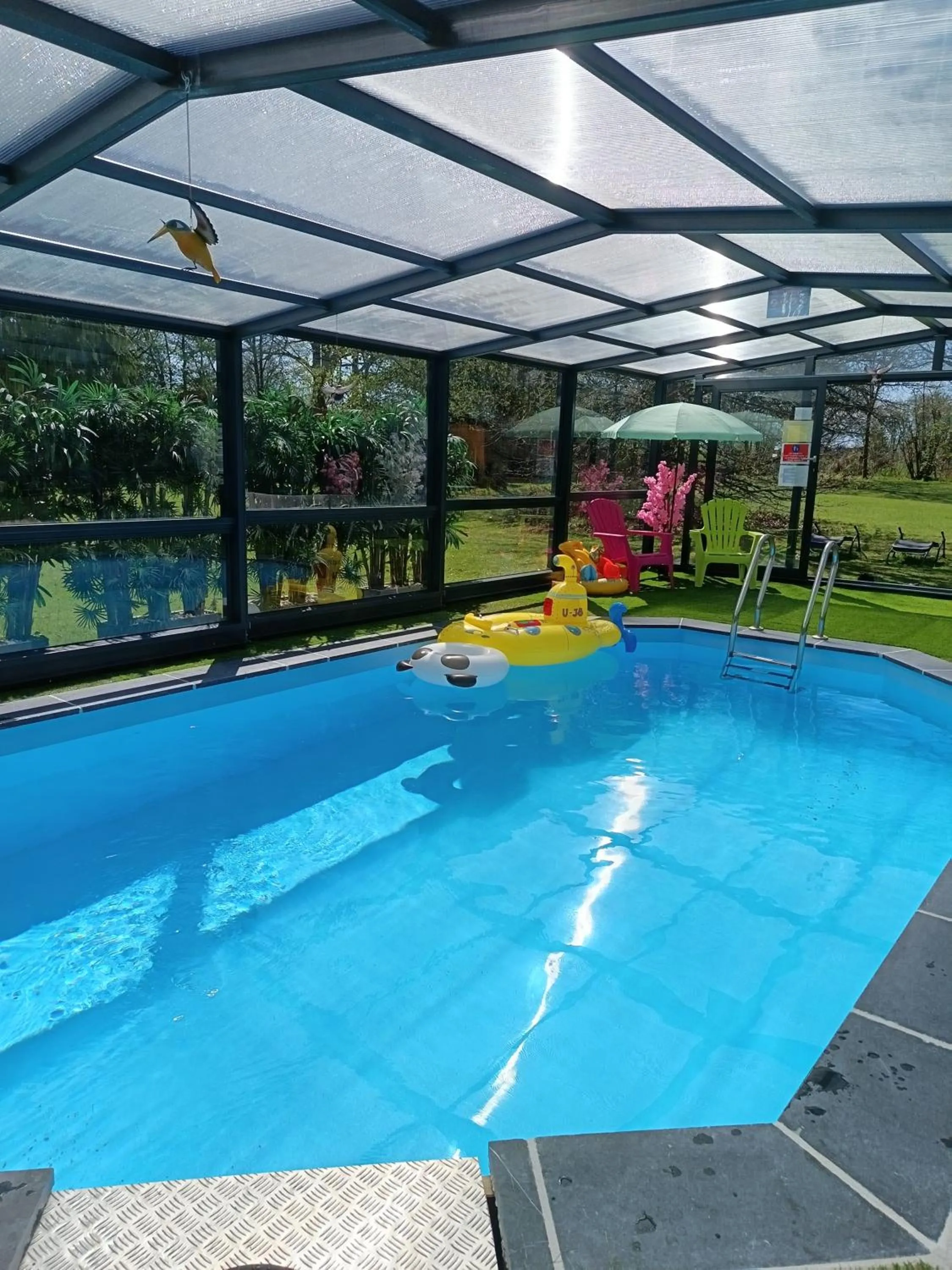 Pool view in A l'Orée du Parc