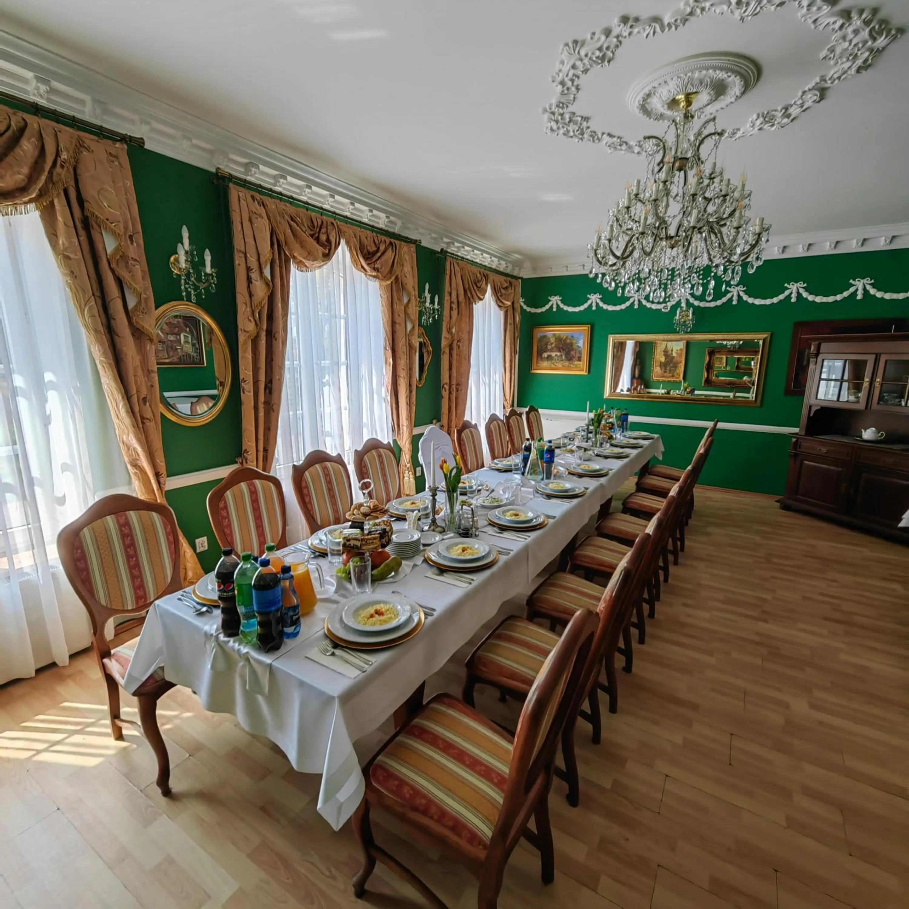 Restaurant/Places to Eat in Dworek Wola Ociecka