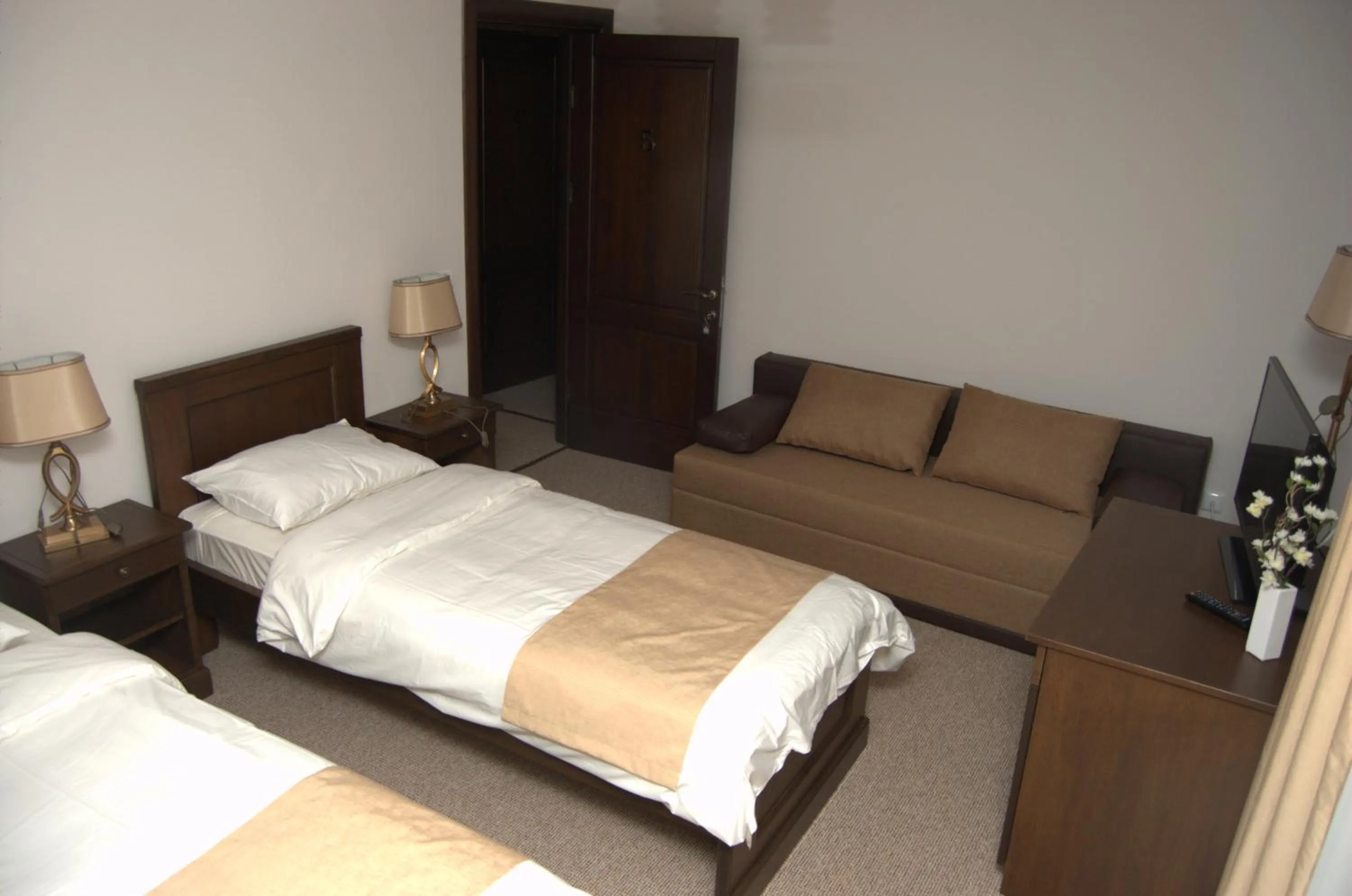 Photo of the whole room, Bed in Complex Parc Pini Moinesti