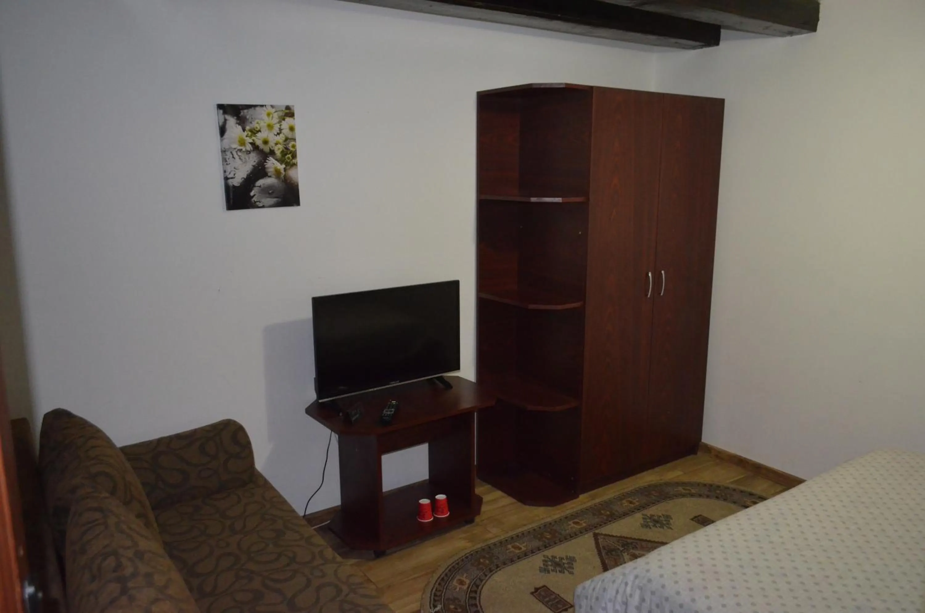 Photo of the whole room, Bed in Complex Parc Pini Moinesti