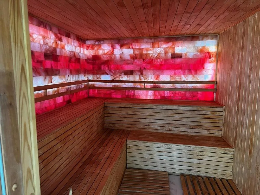 Complex Parc Pini Moinesti