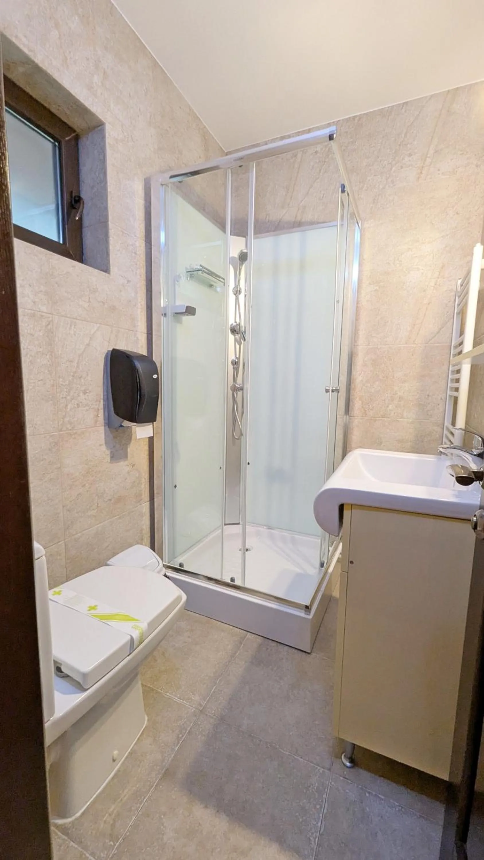 Complex Parc Pini Moinesti