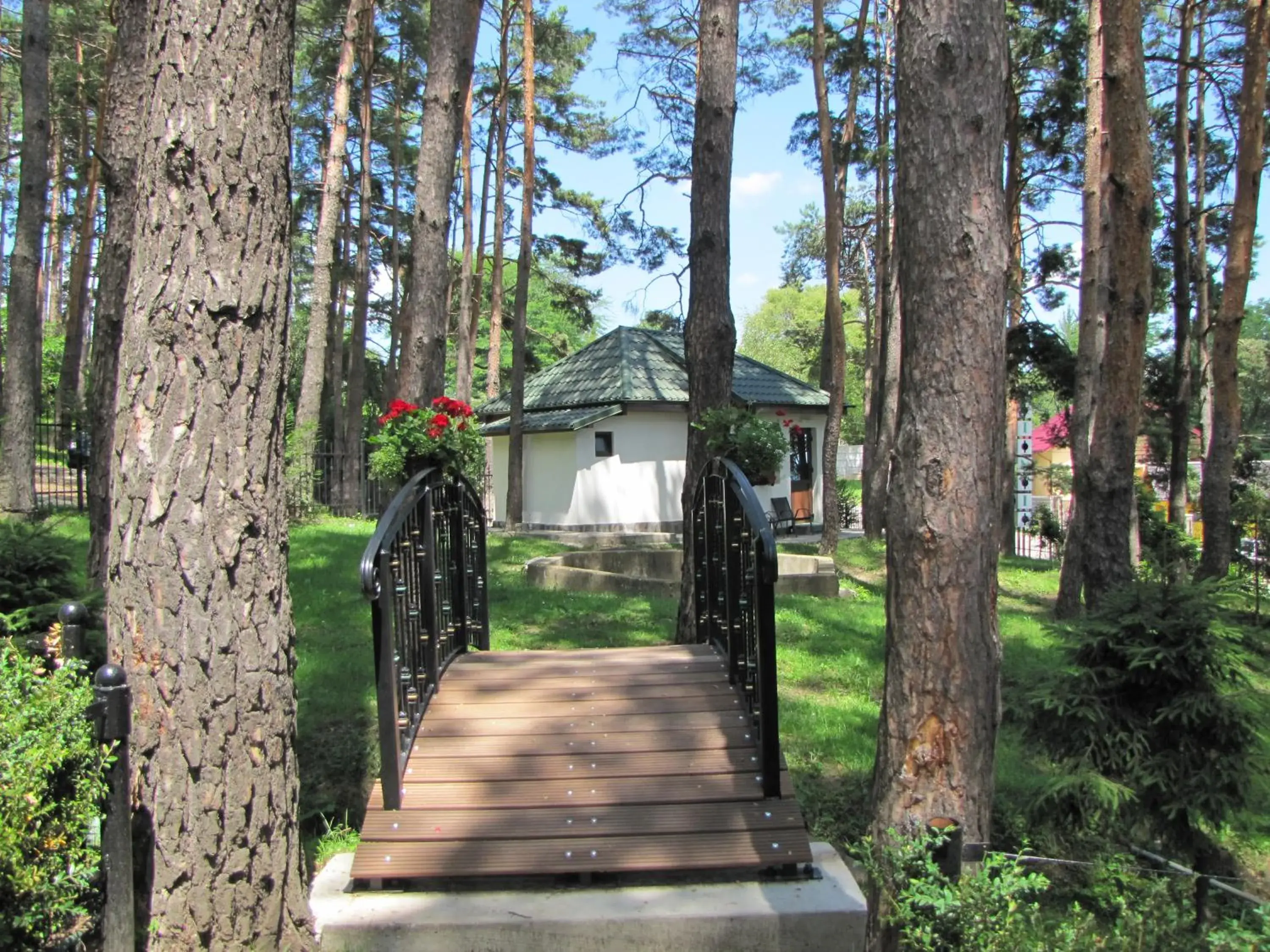 Triple Room with Garden View in Complex Parc Pini Moinesti Triple Room with Garden View in Complex Parc Pini Moinesti