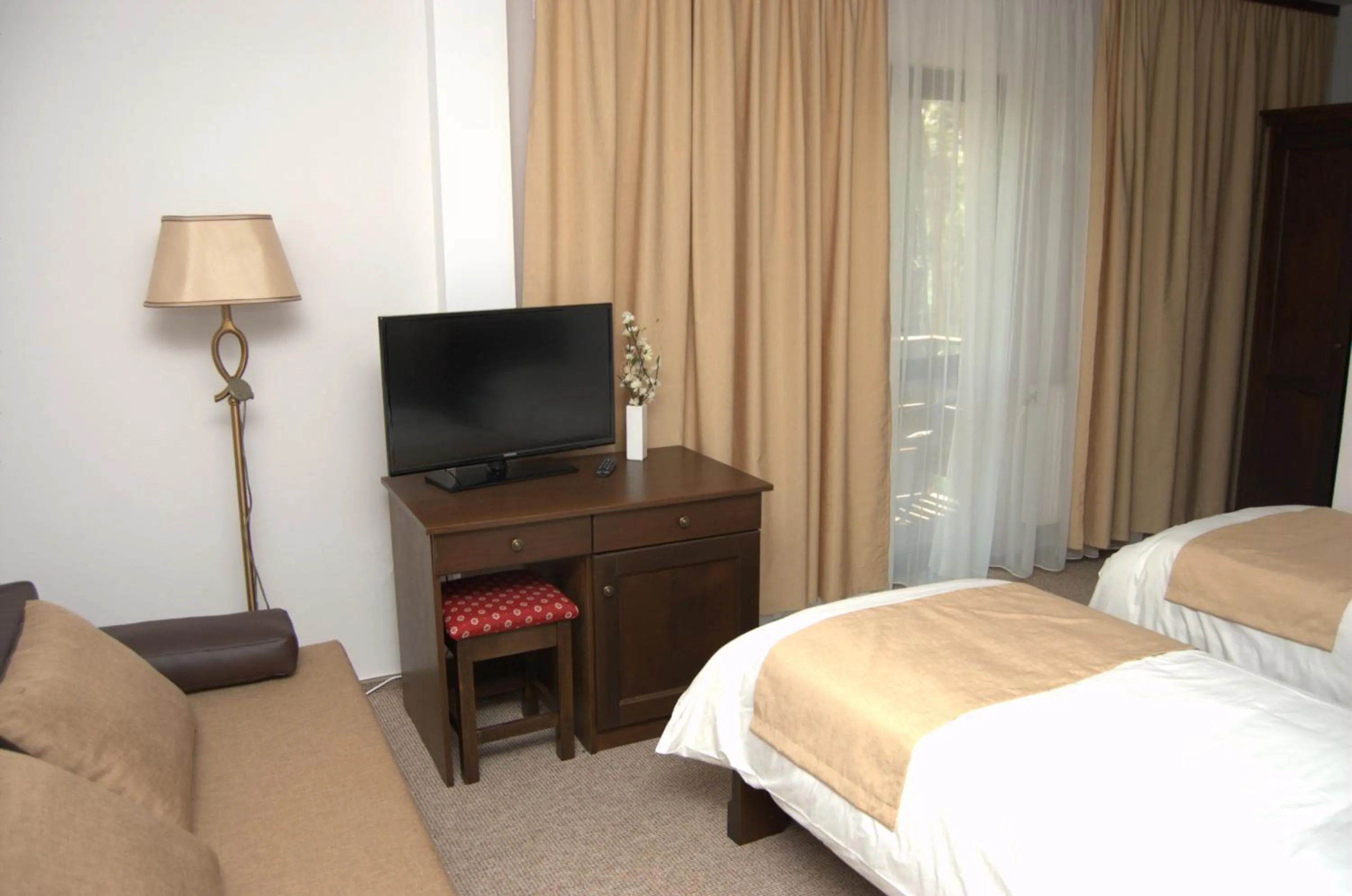 TV and multimedia, Bed in Complex Parc Pini Moinesti