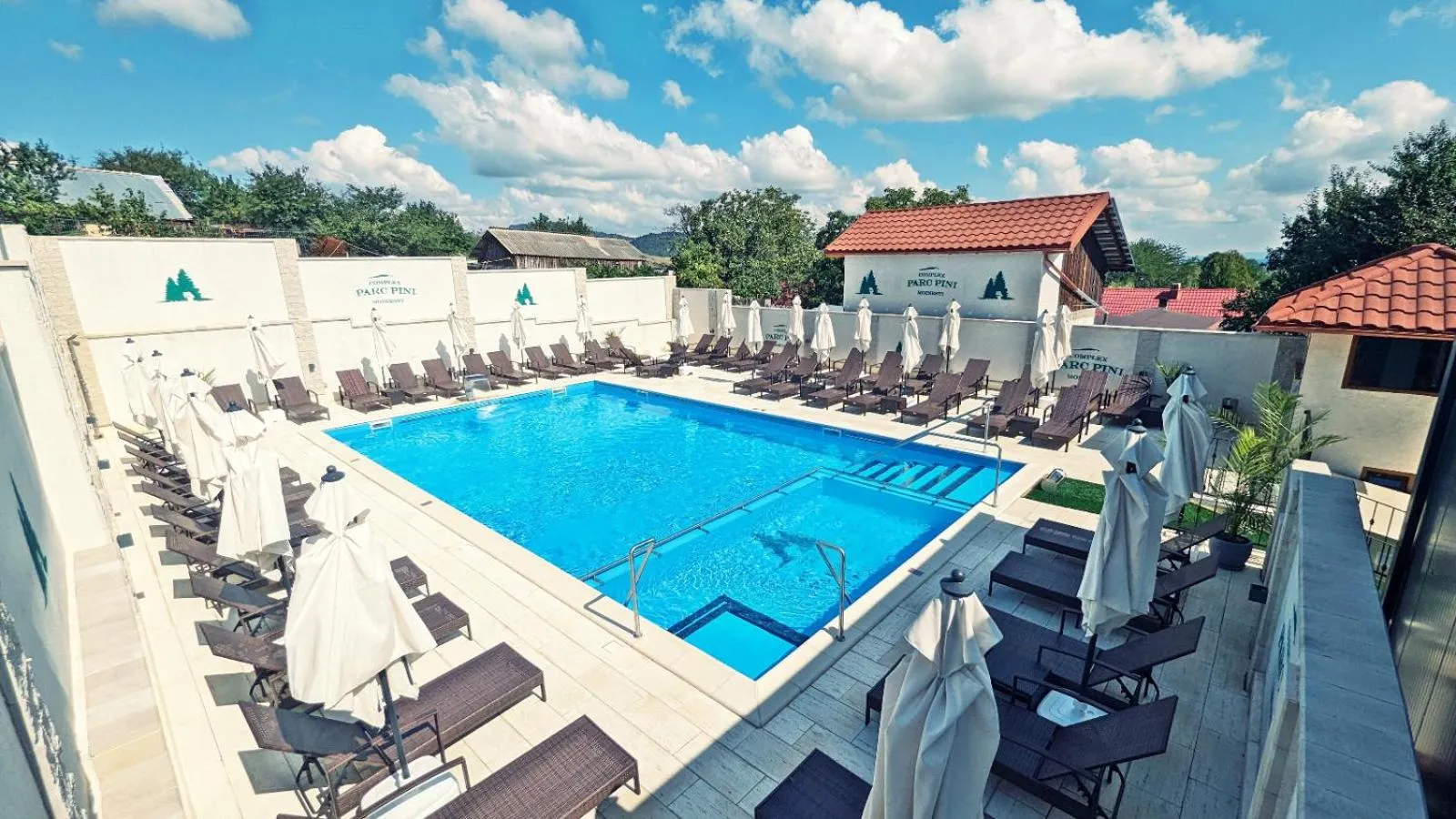Complex Parc Pini Moinesti
