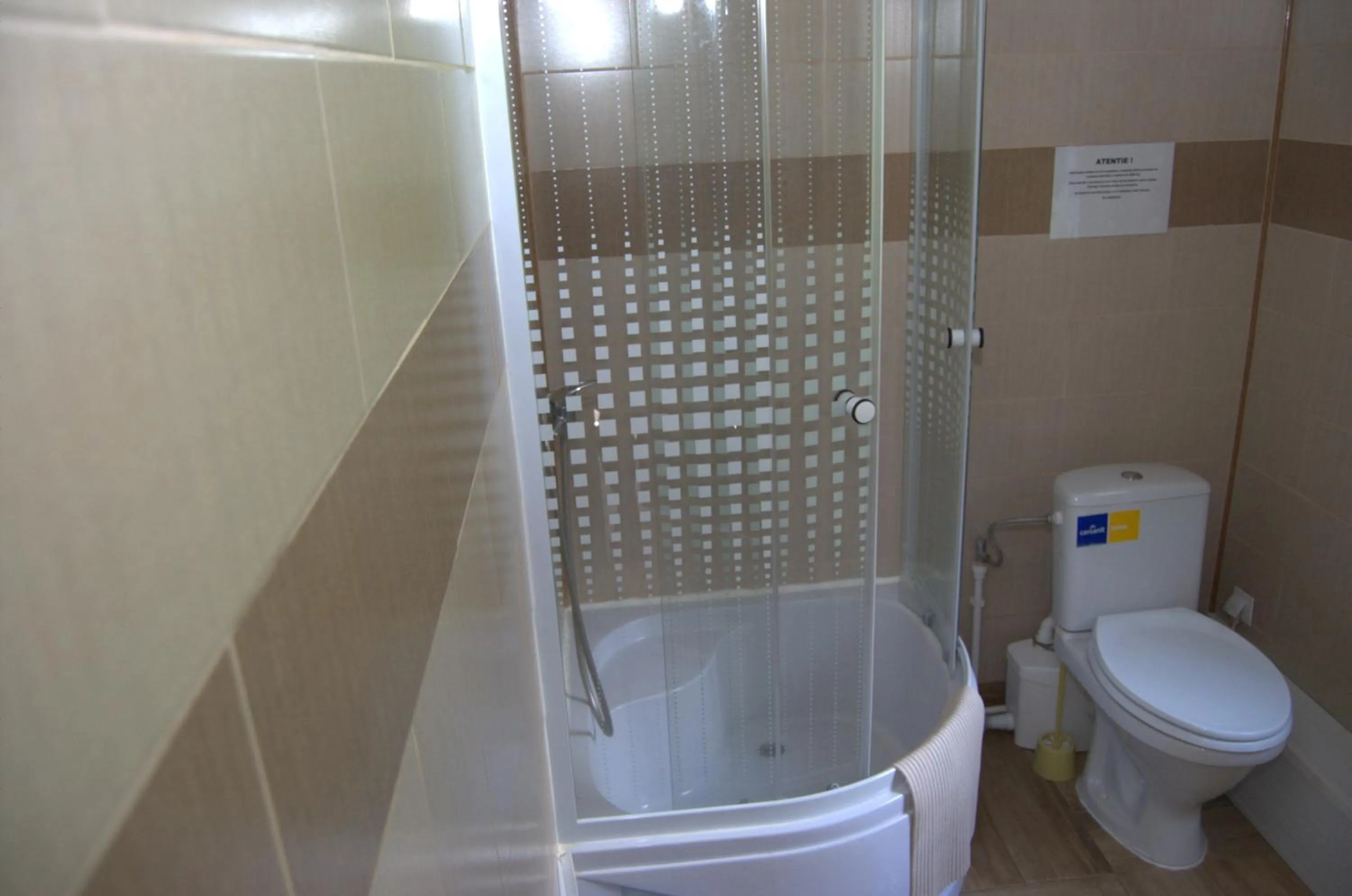 Bathroom in Complex Parc Pini Moinesti