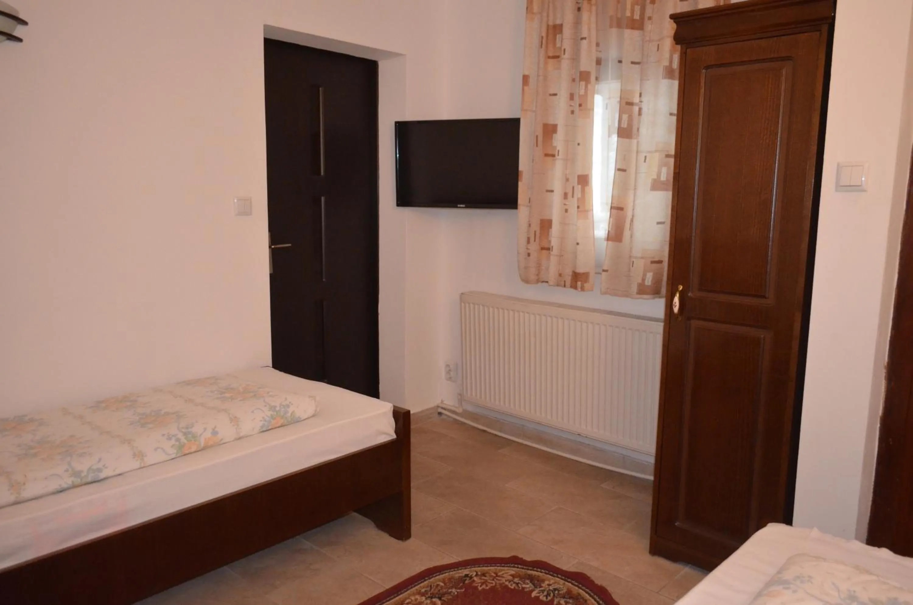 Photo of the whole room, Bed in Complex Parc Pini Moinesti