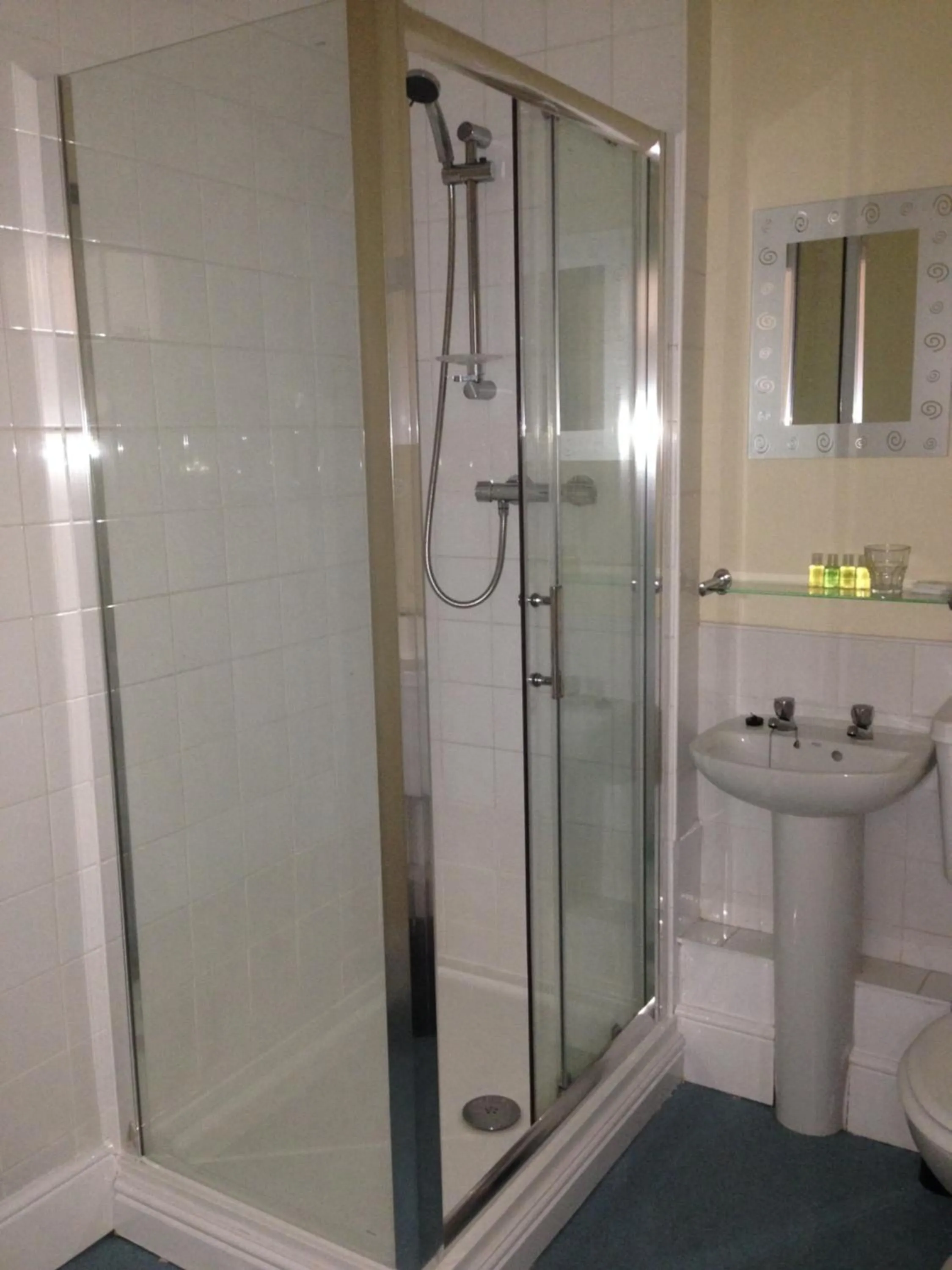 Bathroom in Victoria hotel