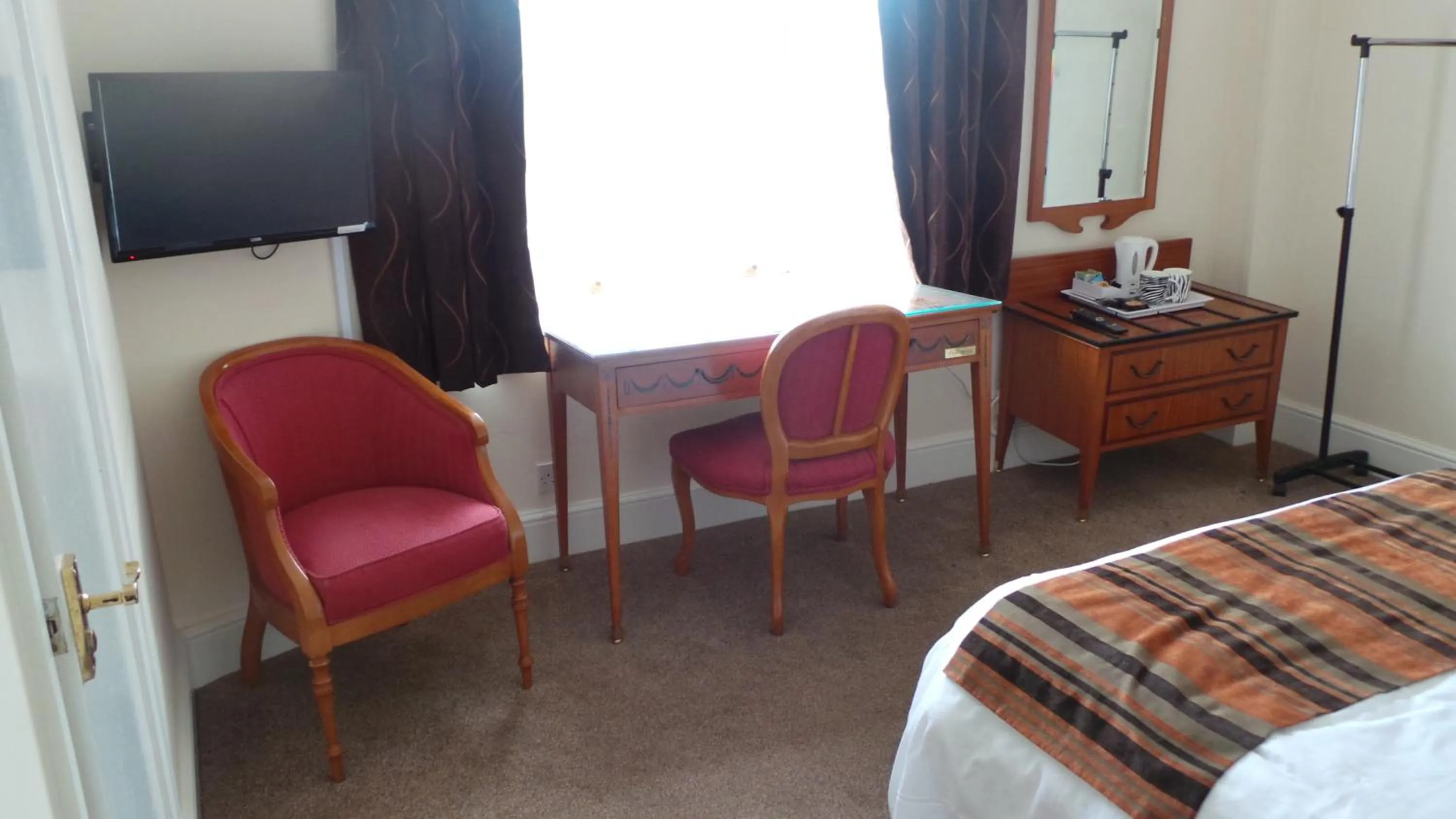 Bedroom, Bed in Victoria hotel